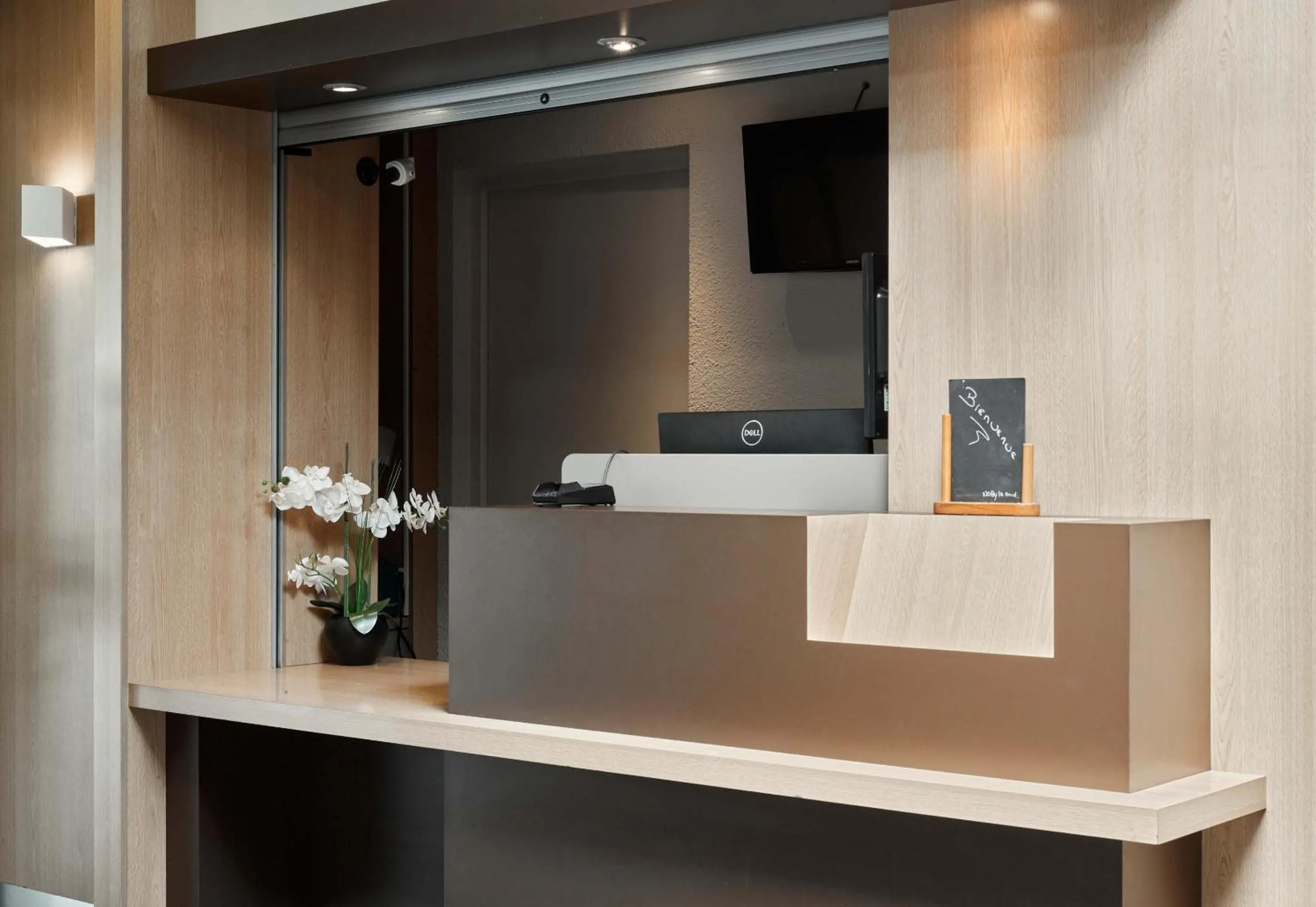 Lobby or reception in B&B HOTEL Noisy-le-Grand