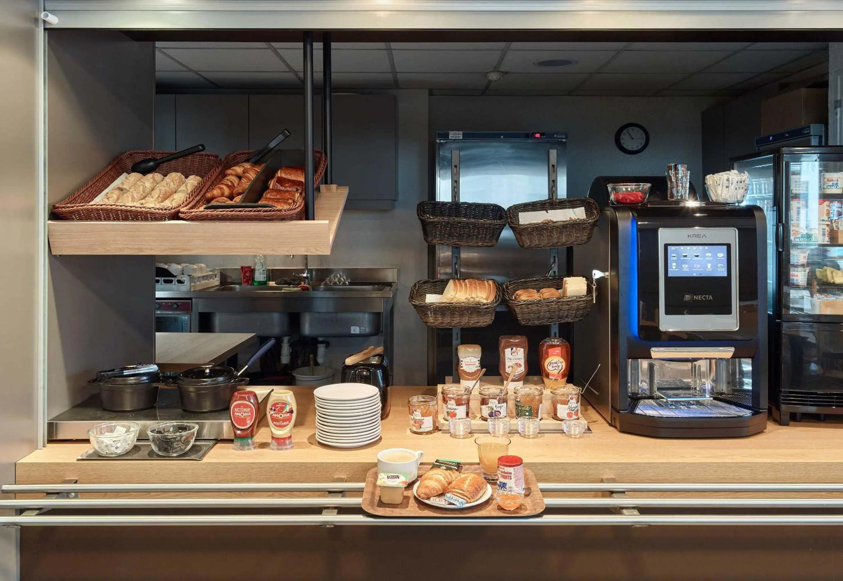 Breakfast in B&B HOTEL Noisy-le-Grand