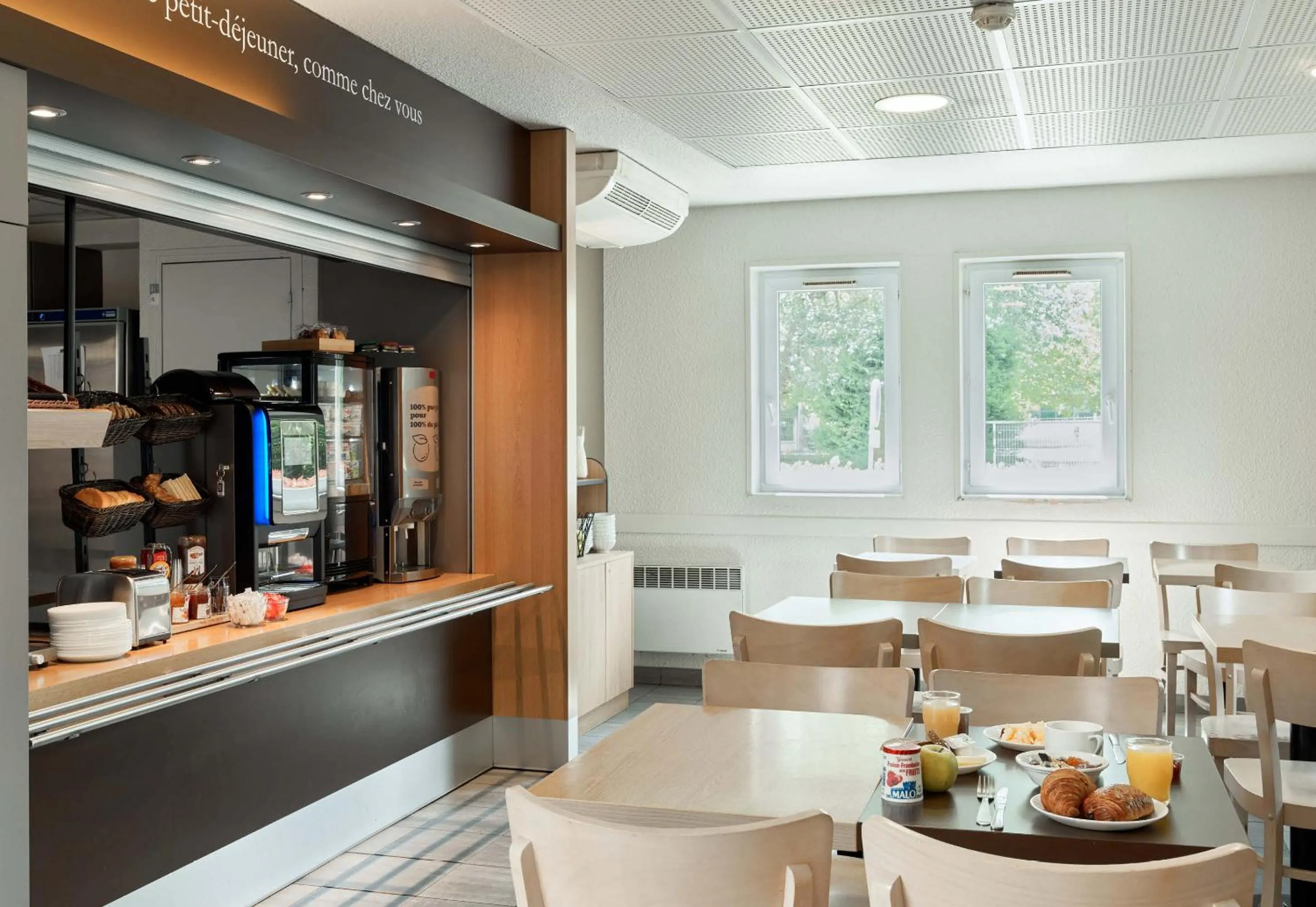 Breakfast in B&B HOTEL Noisy-le-Grand