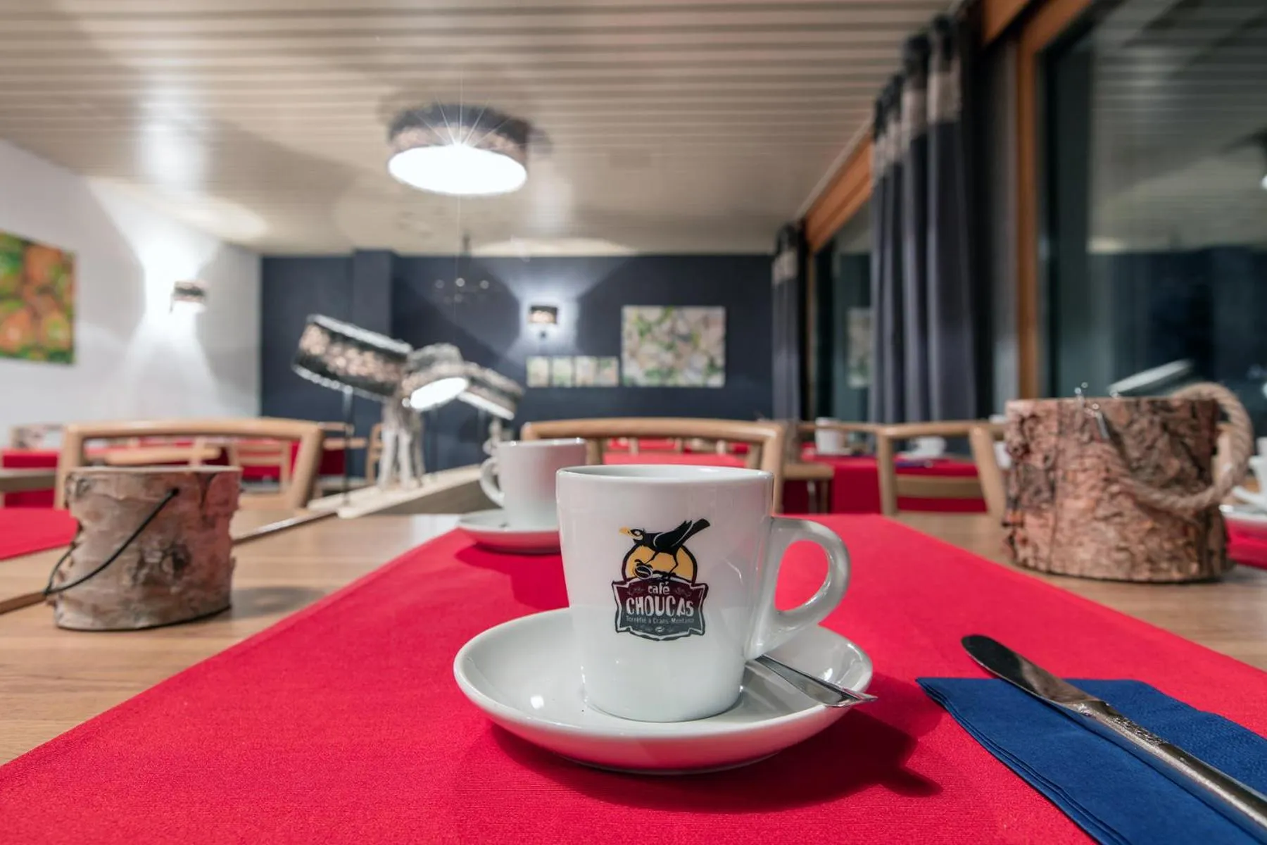 Restaurant/places to eat in Hotel du Lac