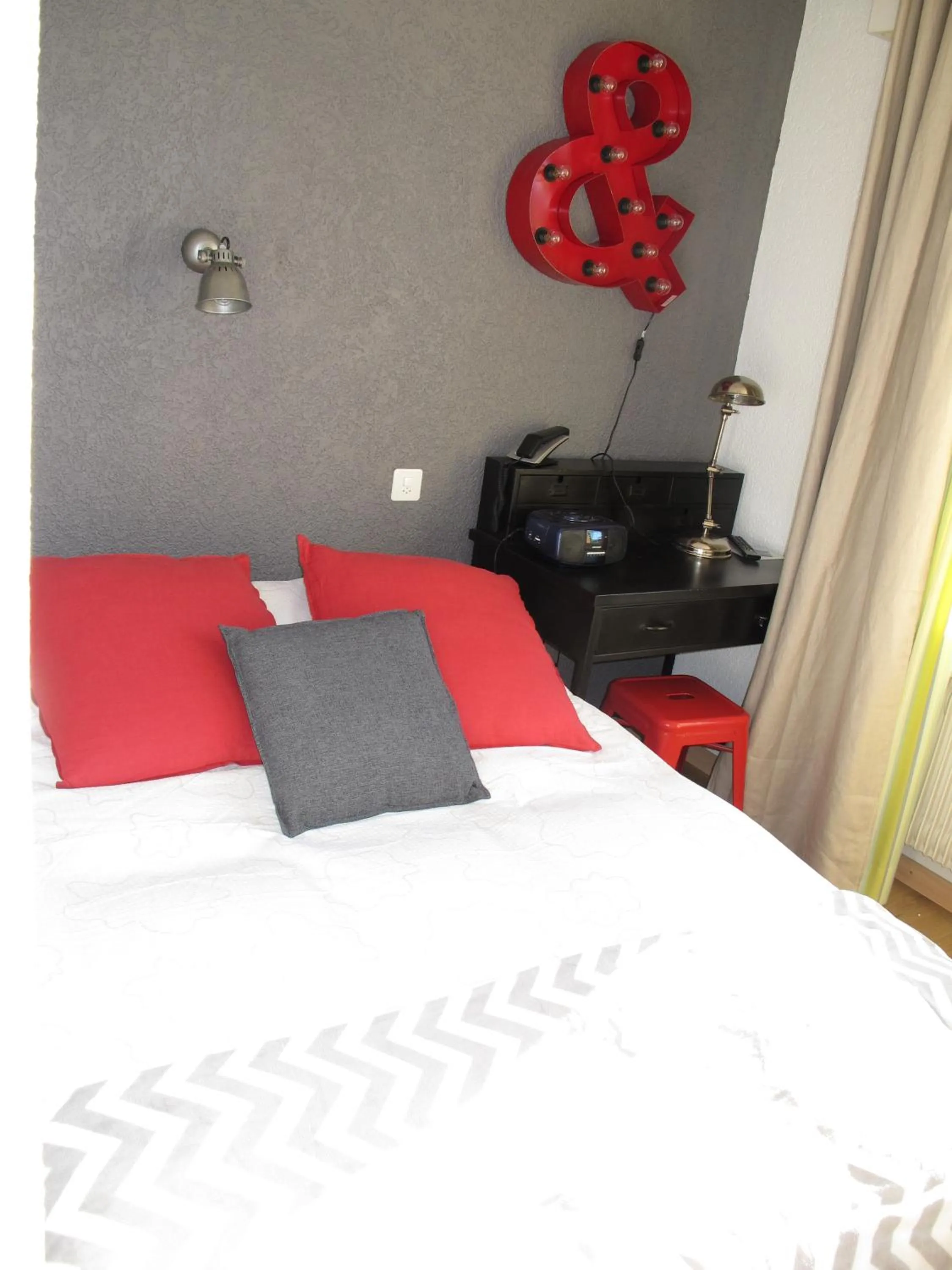 Photo of the whole room, Bed in Hotel du Lac