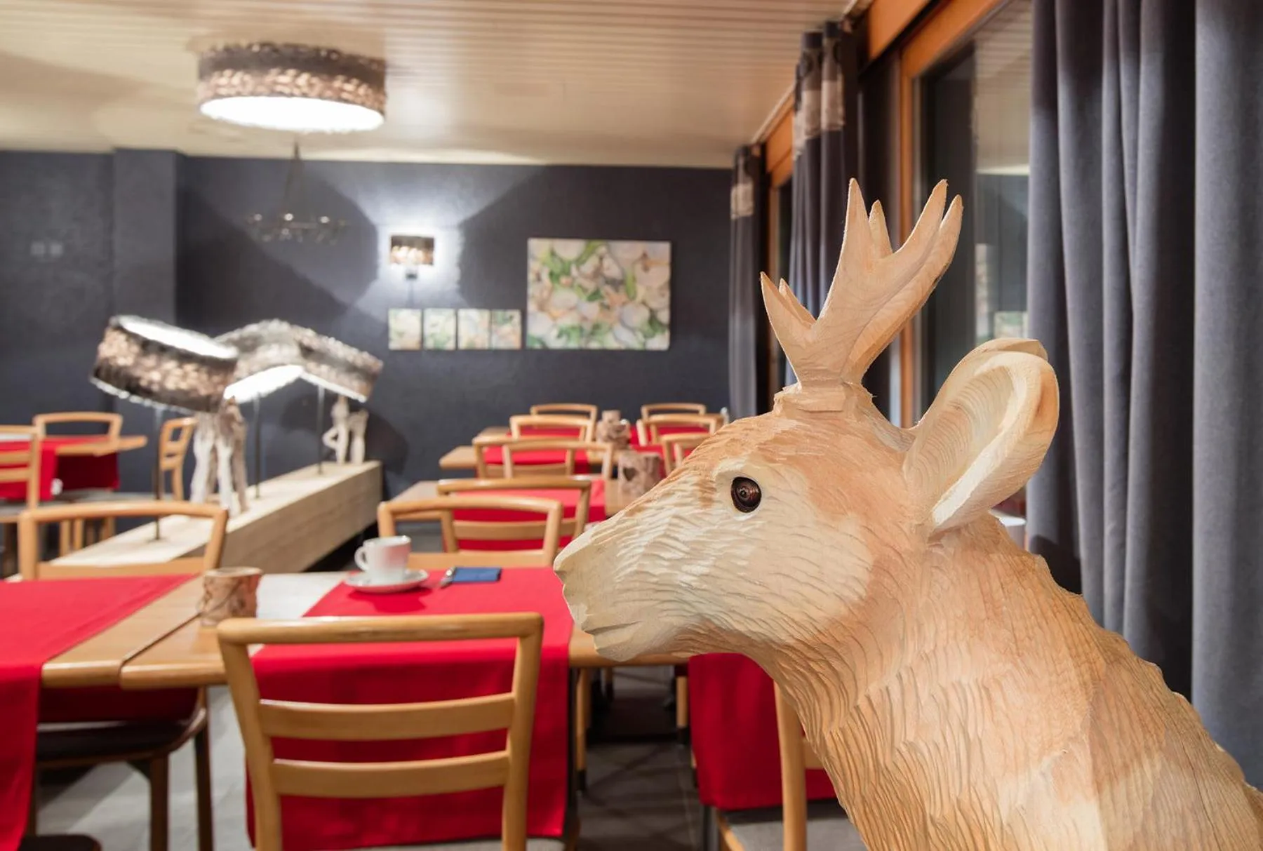 Restaurant/places to eat in Hotel du Lac