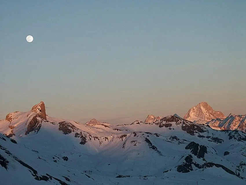 Winter in Hotel du Lac