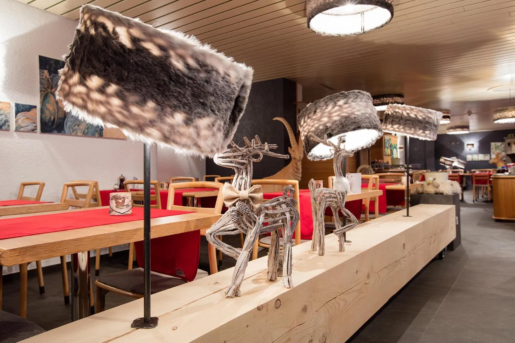 Restaurant/places to eat in Hotel du Lac