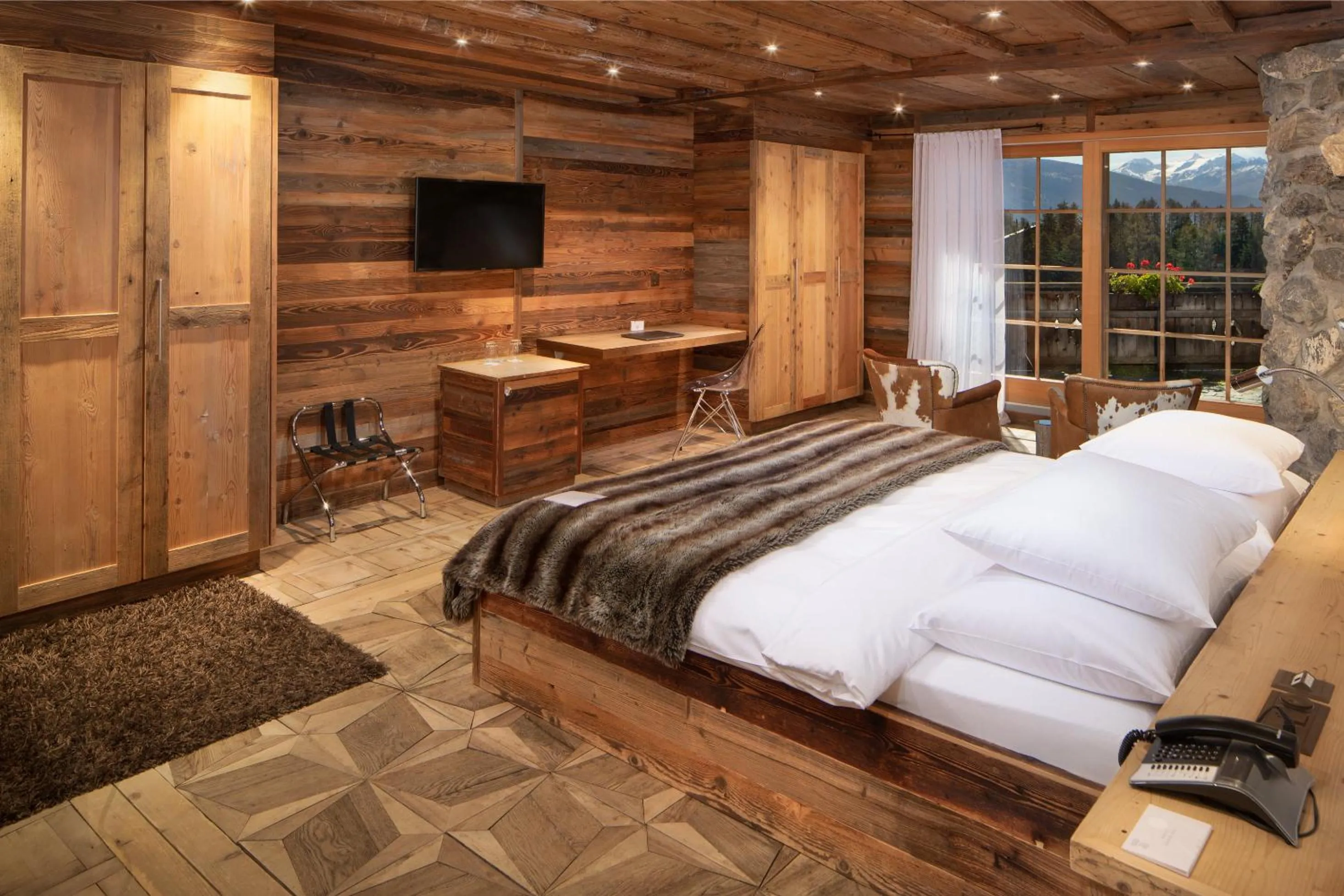 Bed in Hostellerie du Pas de l'Ours "Relais et Châteaux"