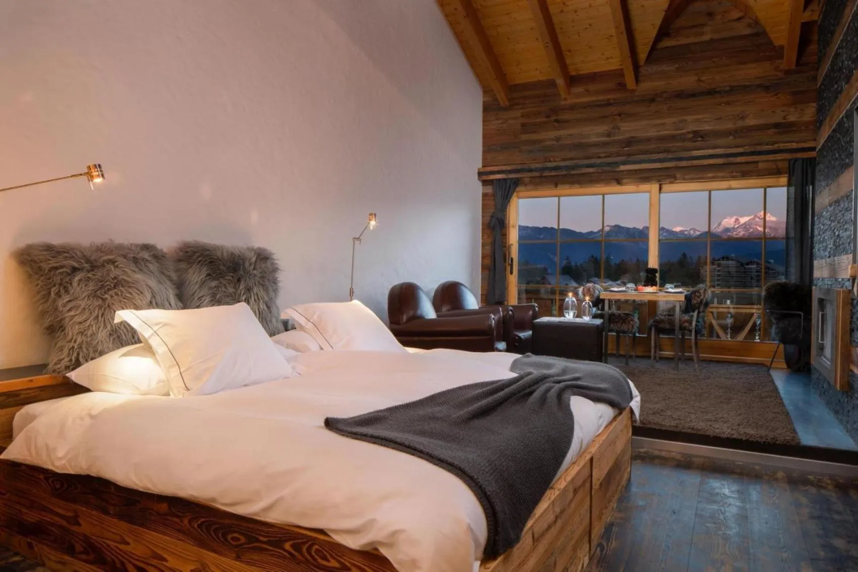 Bed in Hostellerie du Pas de l'Ours "Relais et Châteaux"