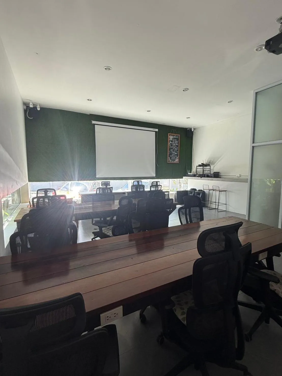 Meeting/conference room in Us Hostel Samui