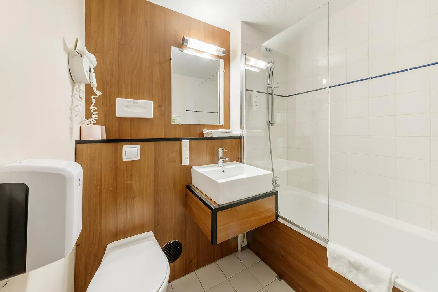 Bathroom in Comfort Hotel Lille Lomme