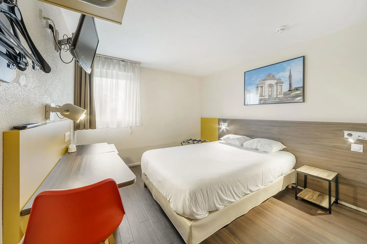 Bedroom, Bed in Comfort Hotel Lille Lomme