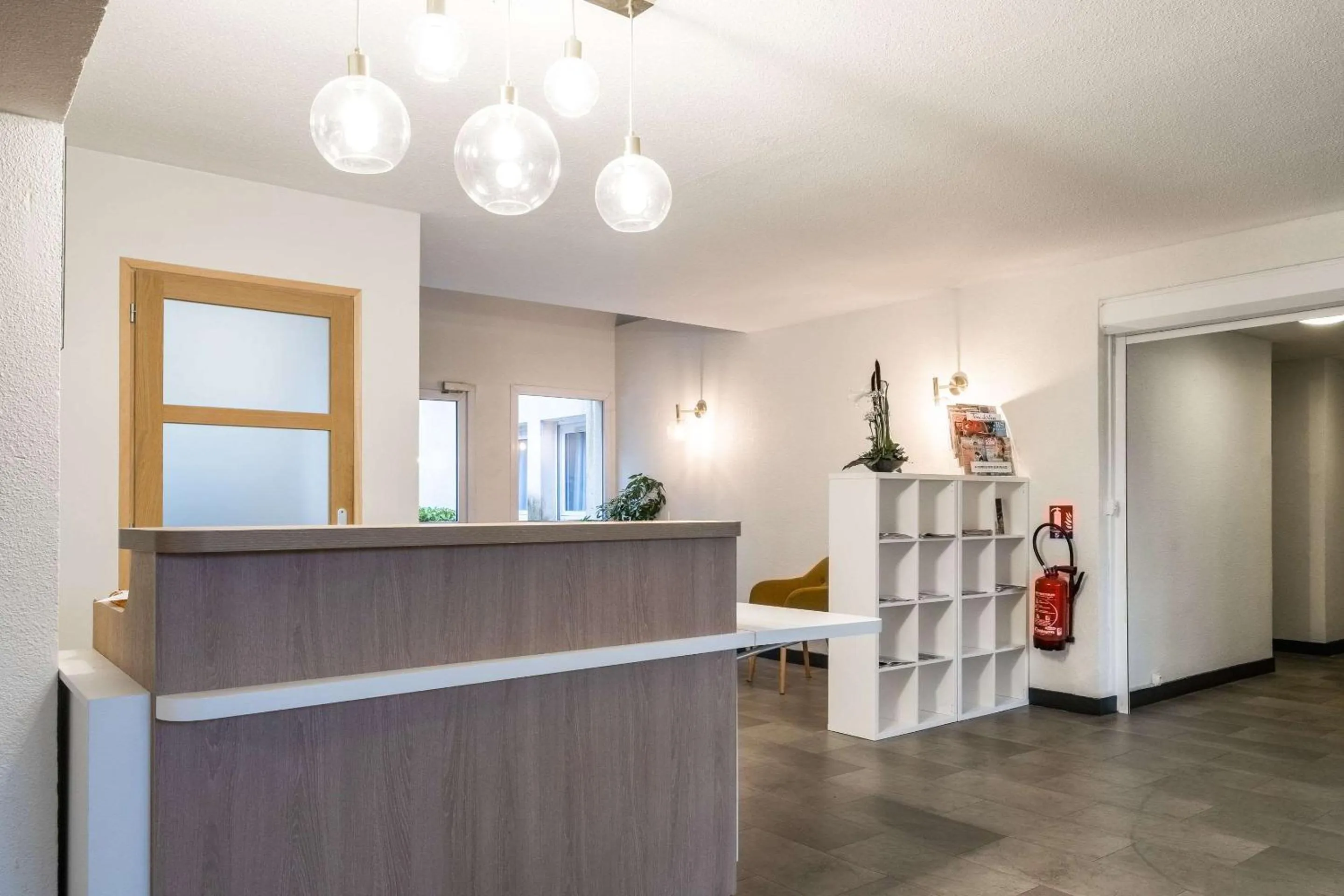 Lobby or reception in Comfort Hotel Lille Lomme