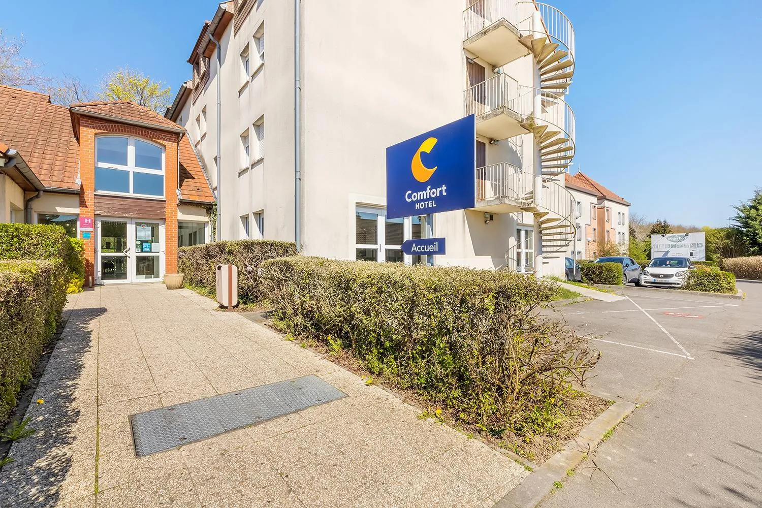 Property building in Comfort Hotel Lille Lomme