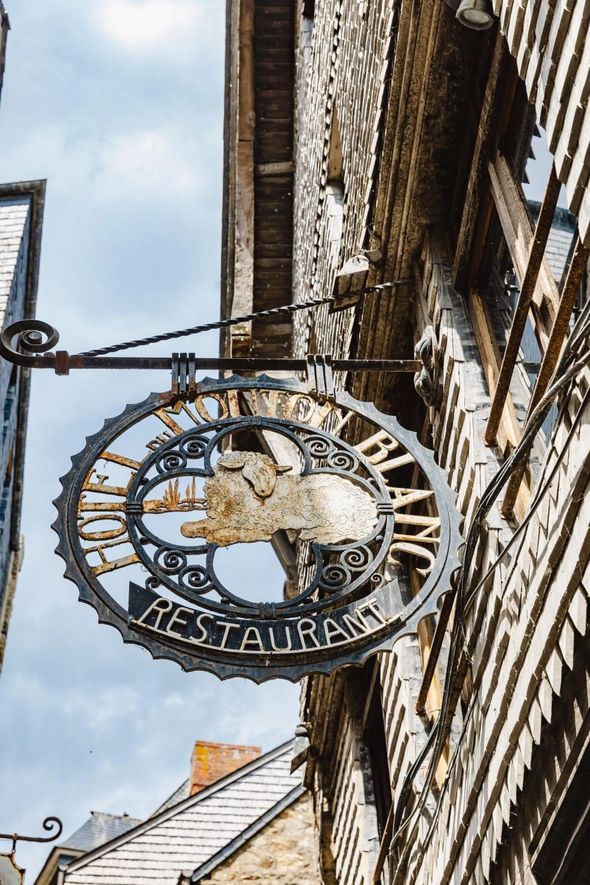 Property building in Le Mouton Blanc