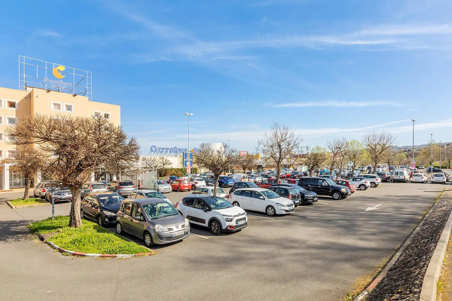 Parking in Comfort Hotel Montlucon