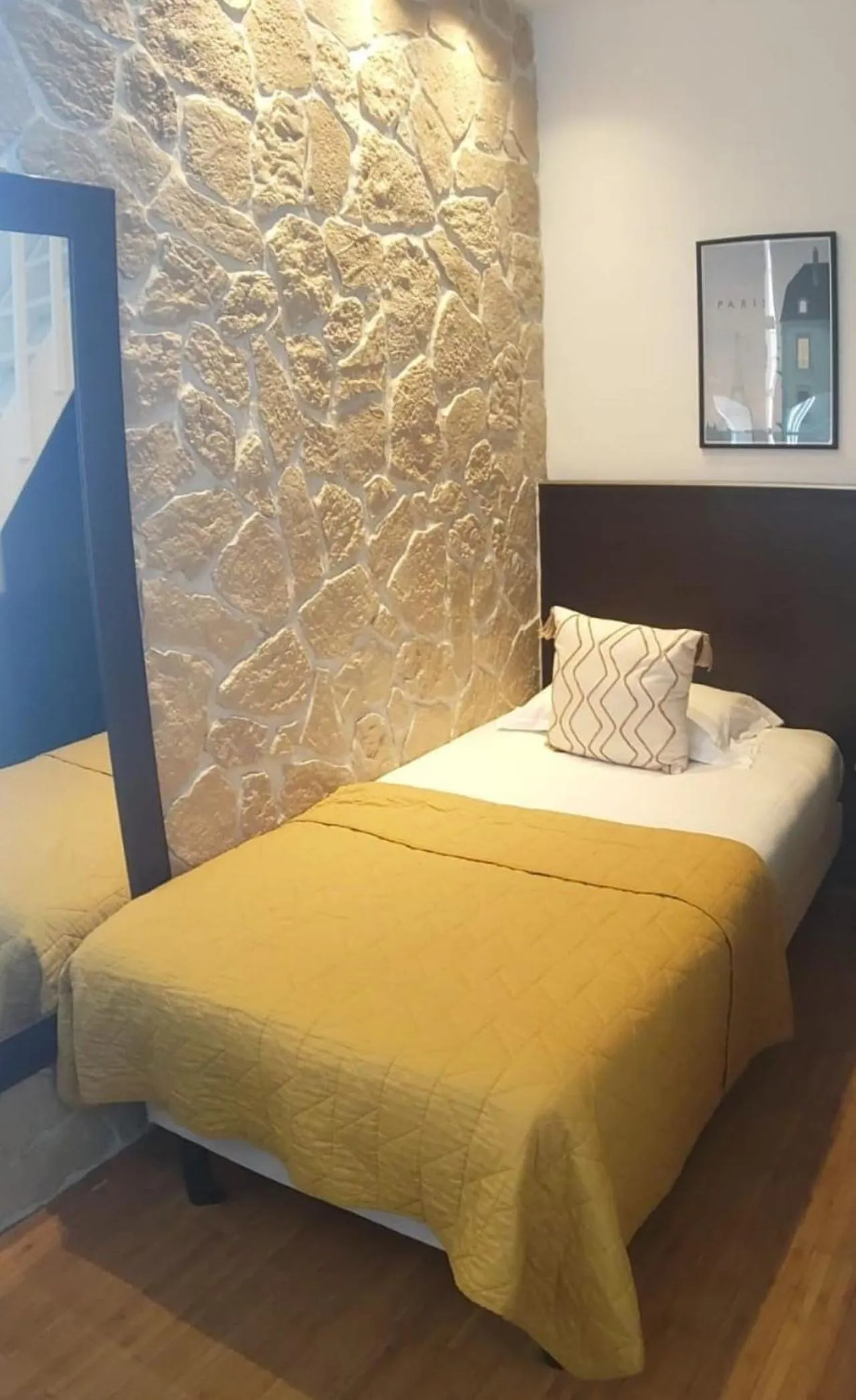 Bed in Hôtel Bonne Nouvelle