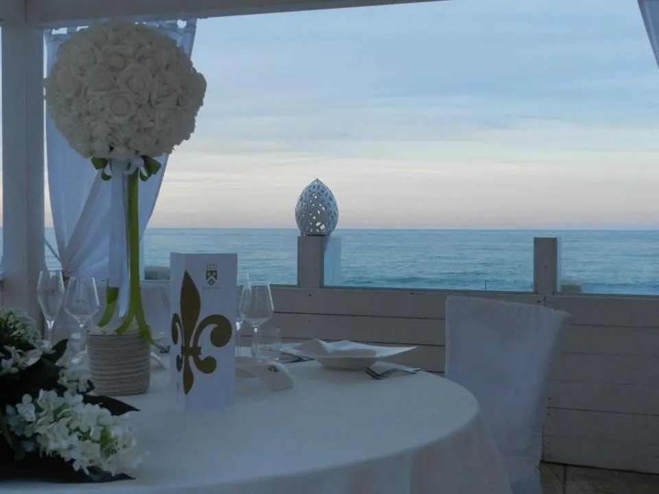 Dining area in Hotel Lafayette
