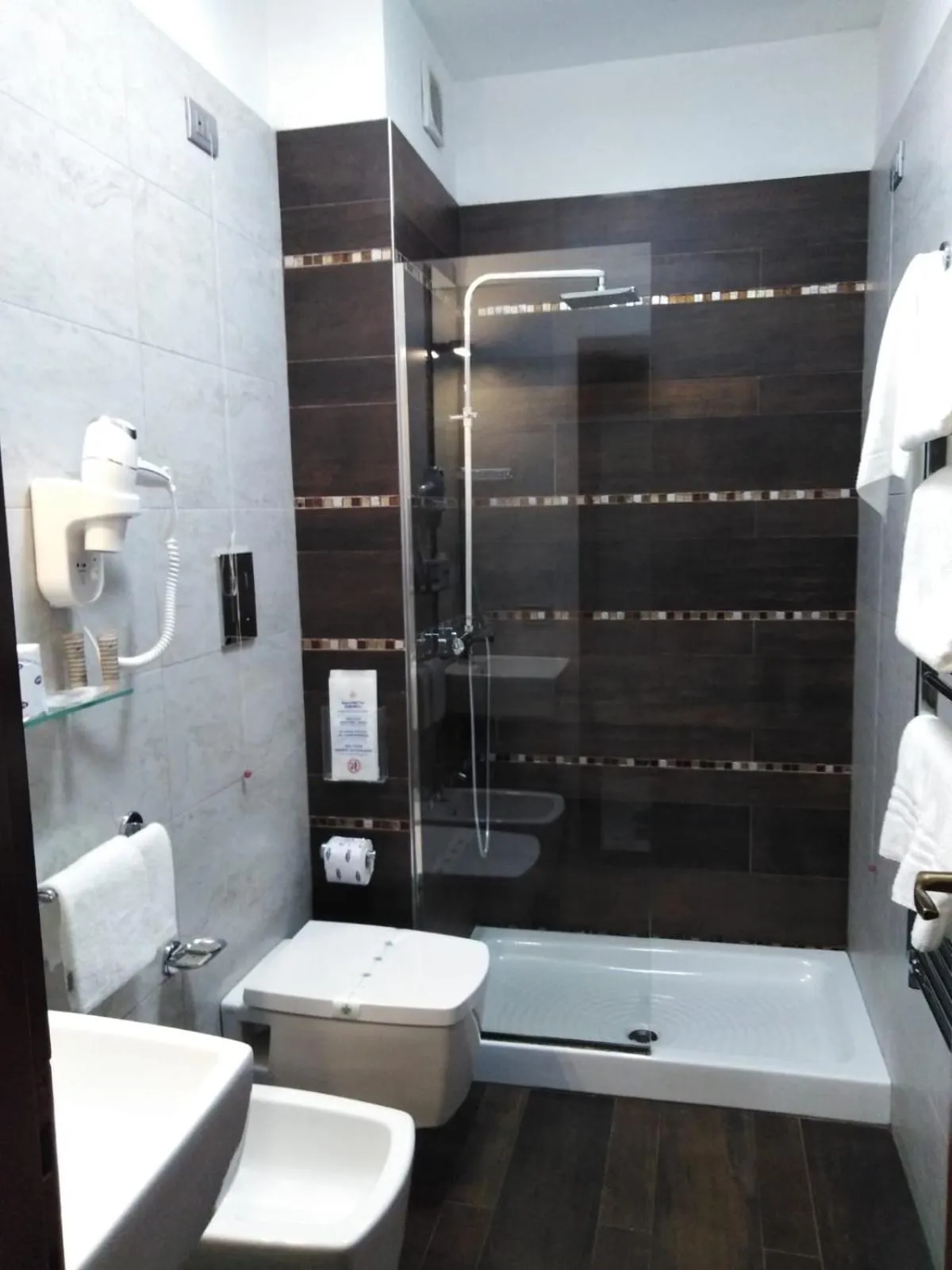 Shower in Hotel Lafayette