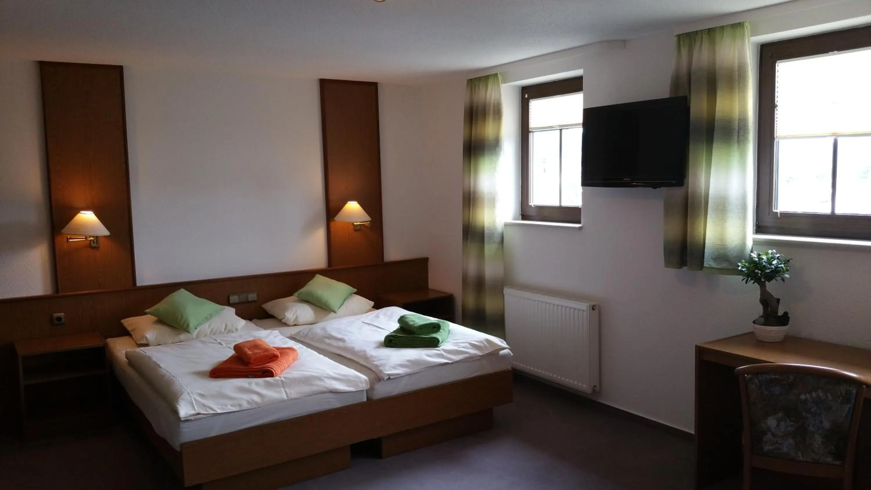 Photo of the whole room, Bed in Hotel Am Markt