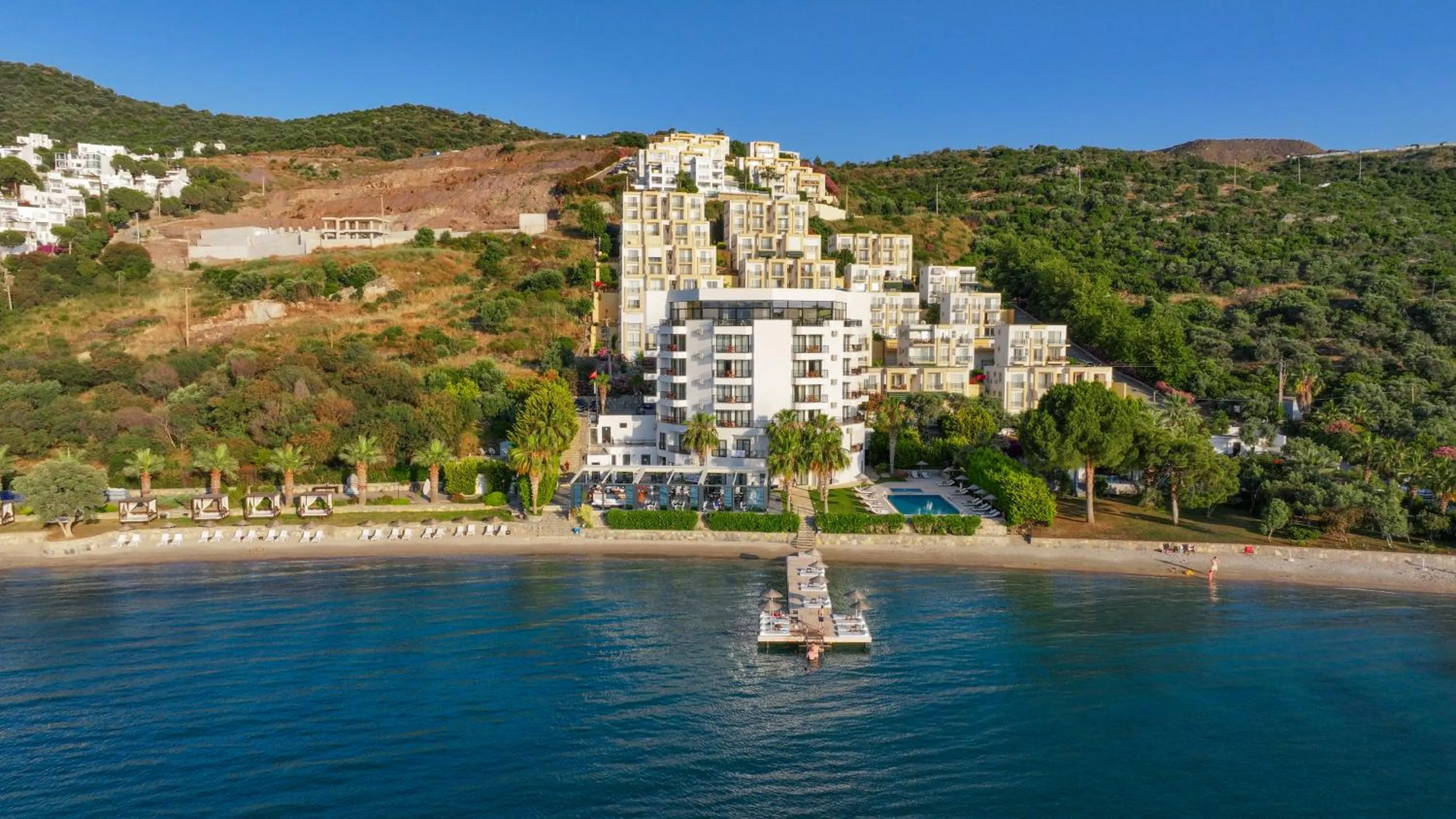 Property building in Med-Inn Hotel