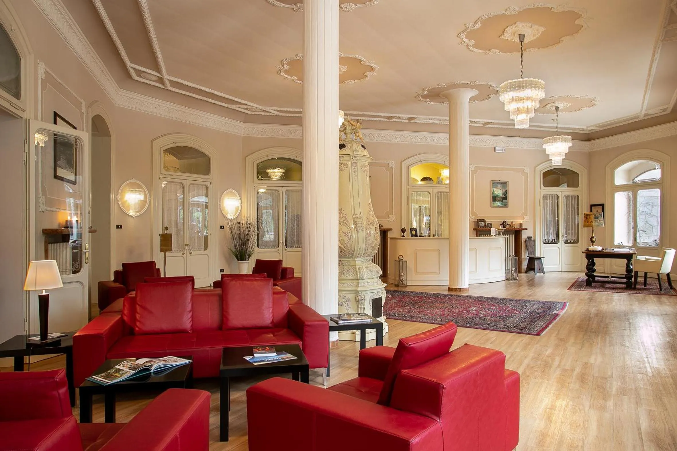 Lobby or reception in TH Borca di Cadore - Park Hotel Des Dolomites