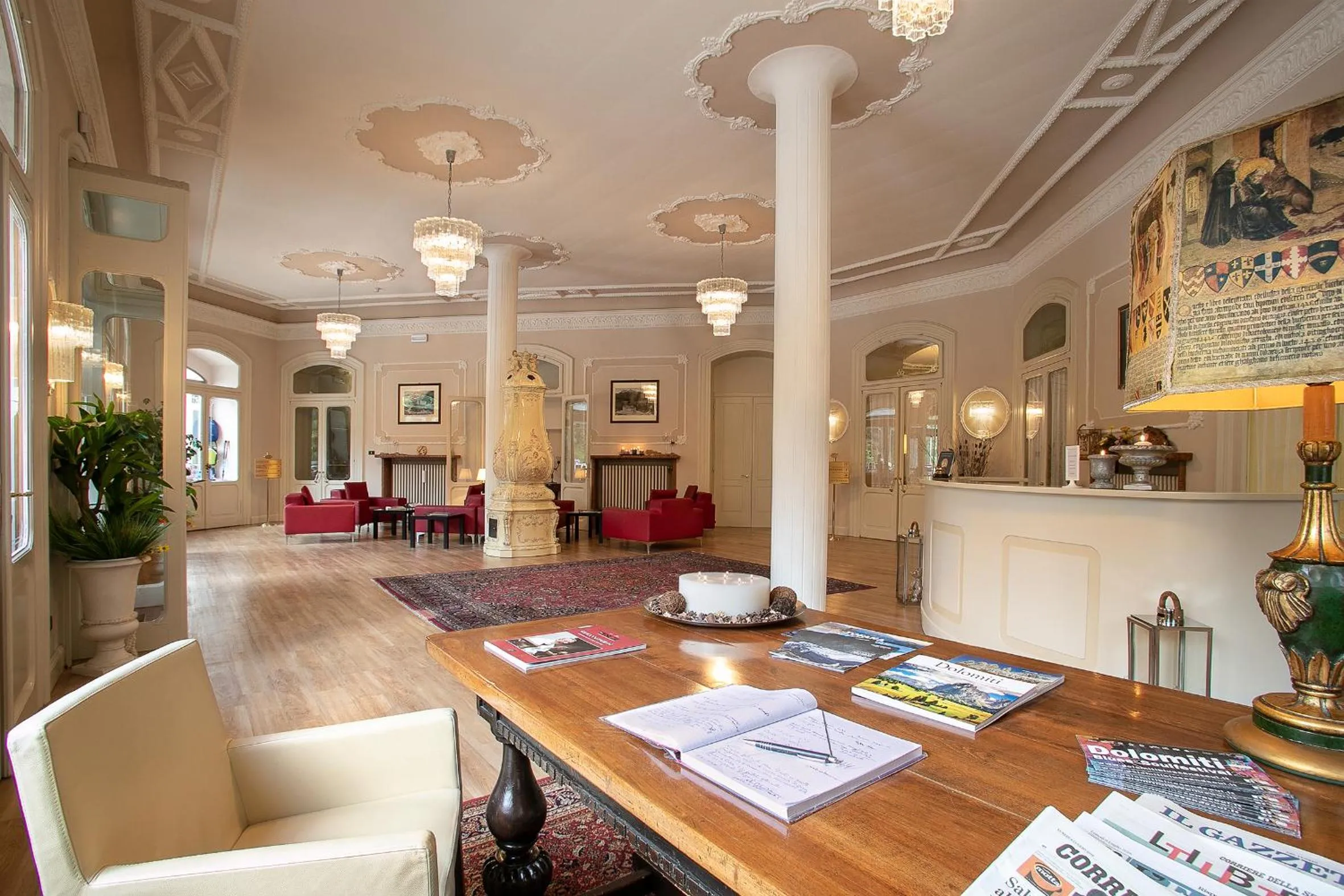 Lobby or reception in TH Borca di Cadore - Park Hotel Des Dolomites