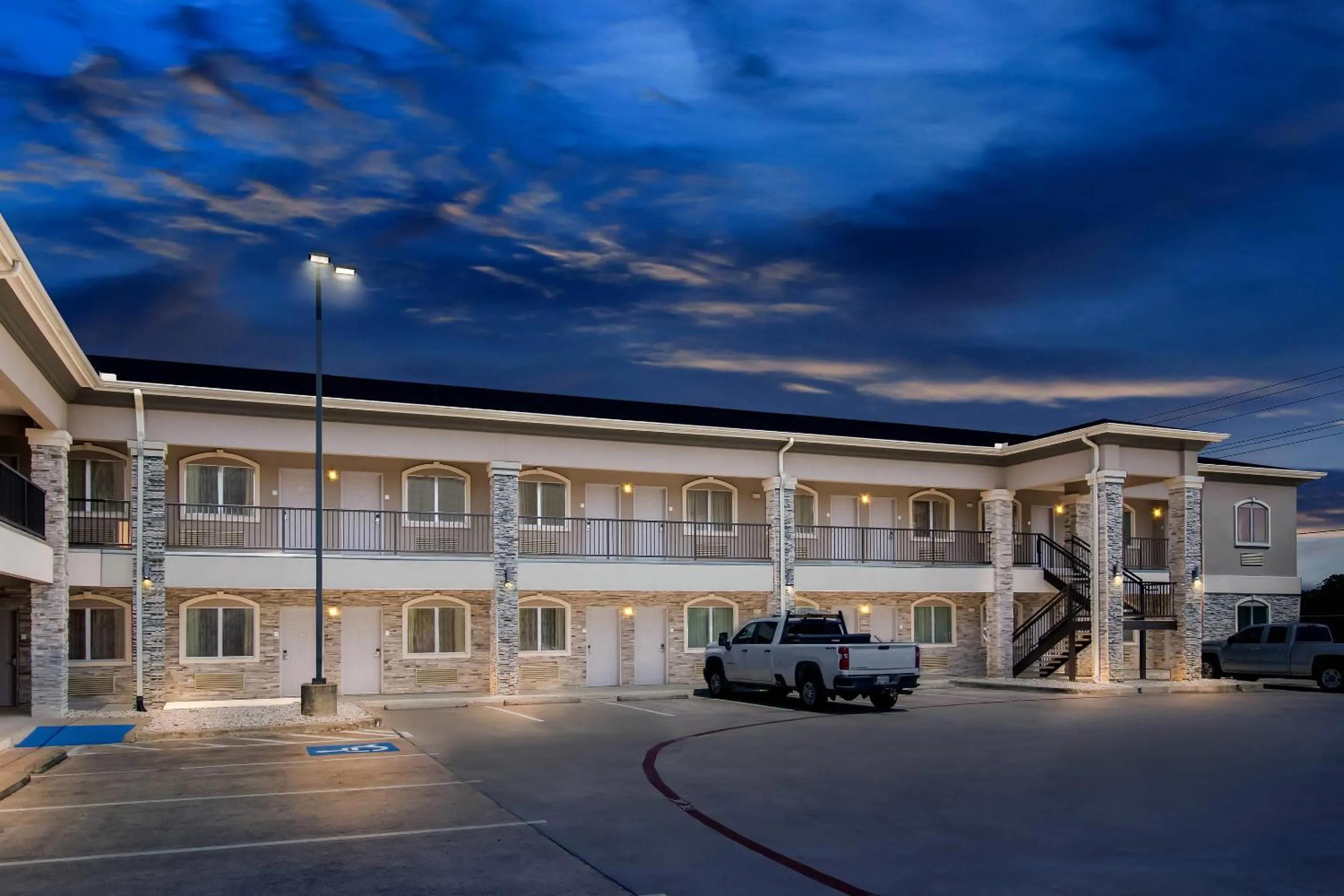 Property building in Econo Lodge