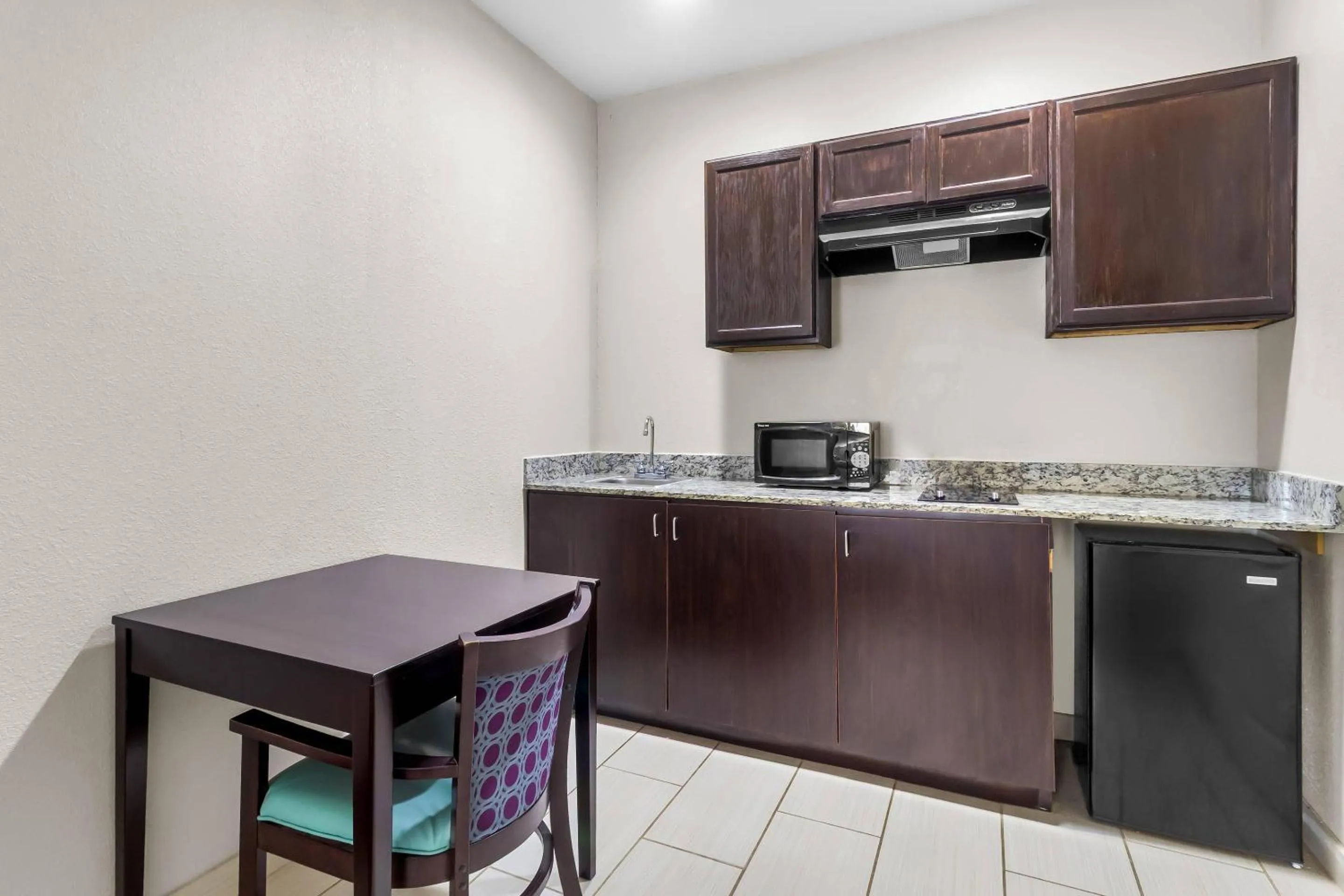 Bedroom in Econo Lodge