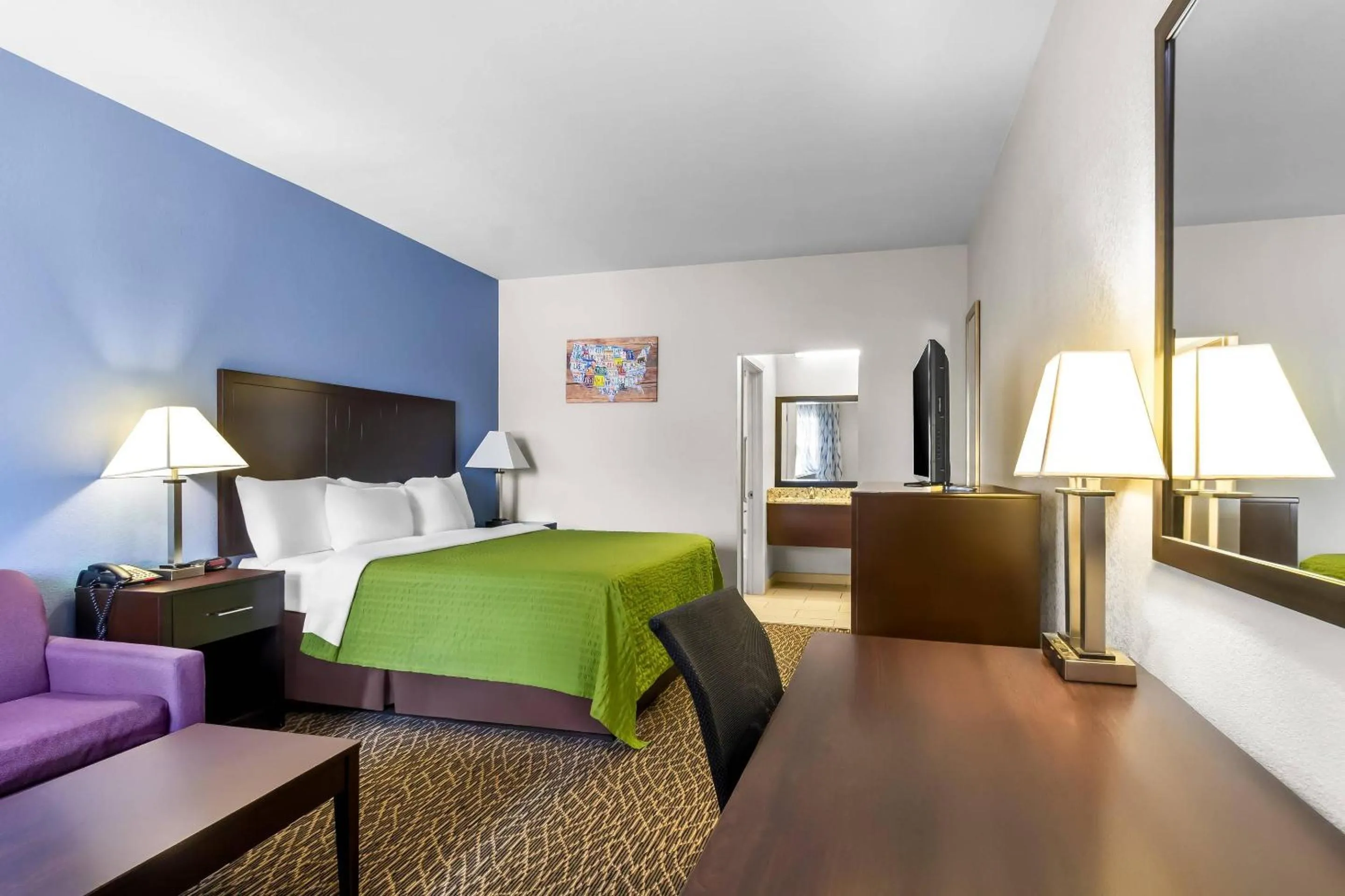 Bedroom, Bed in Econo Lodge