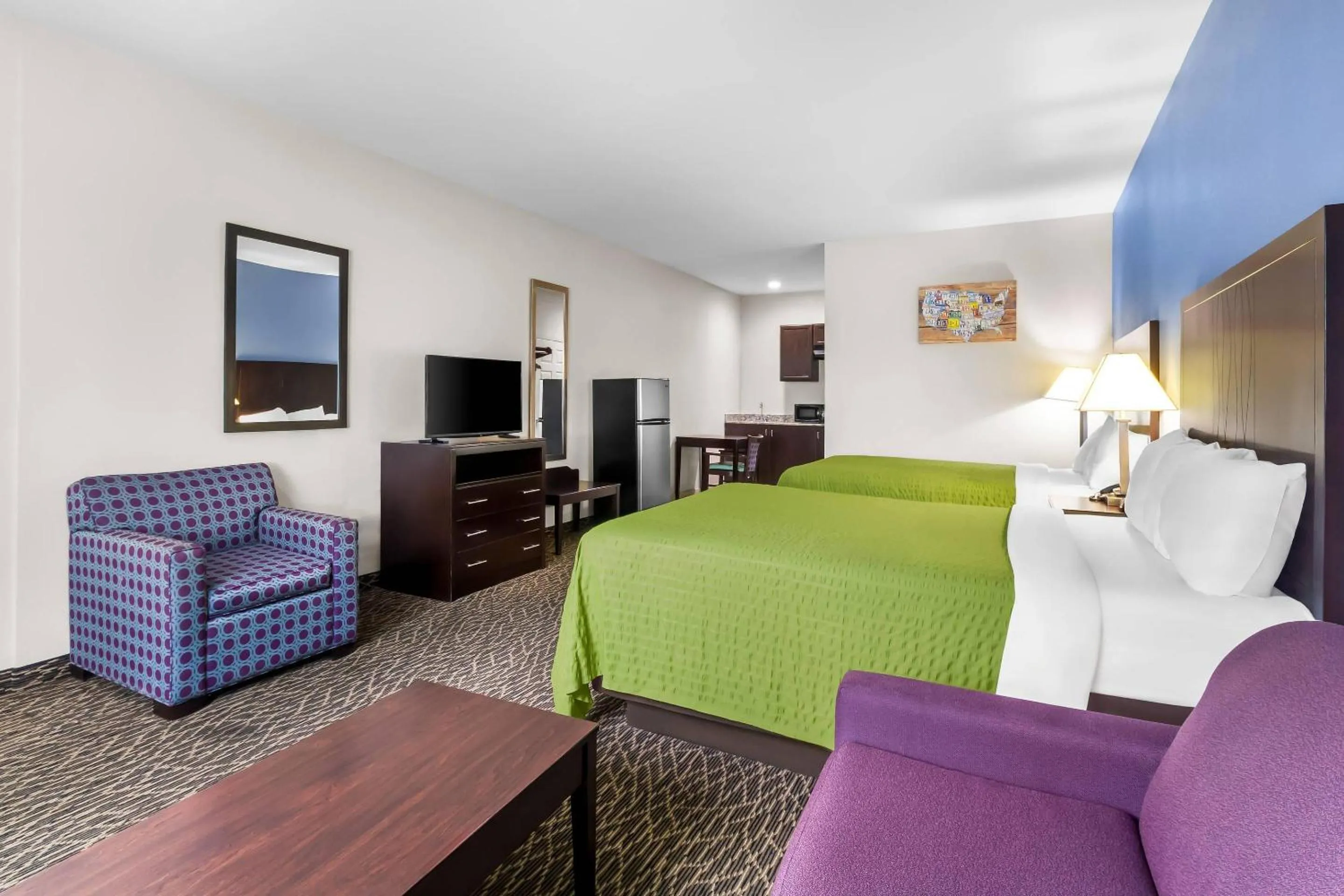 Bedroom in Econo Lodge