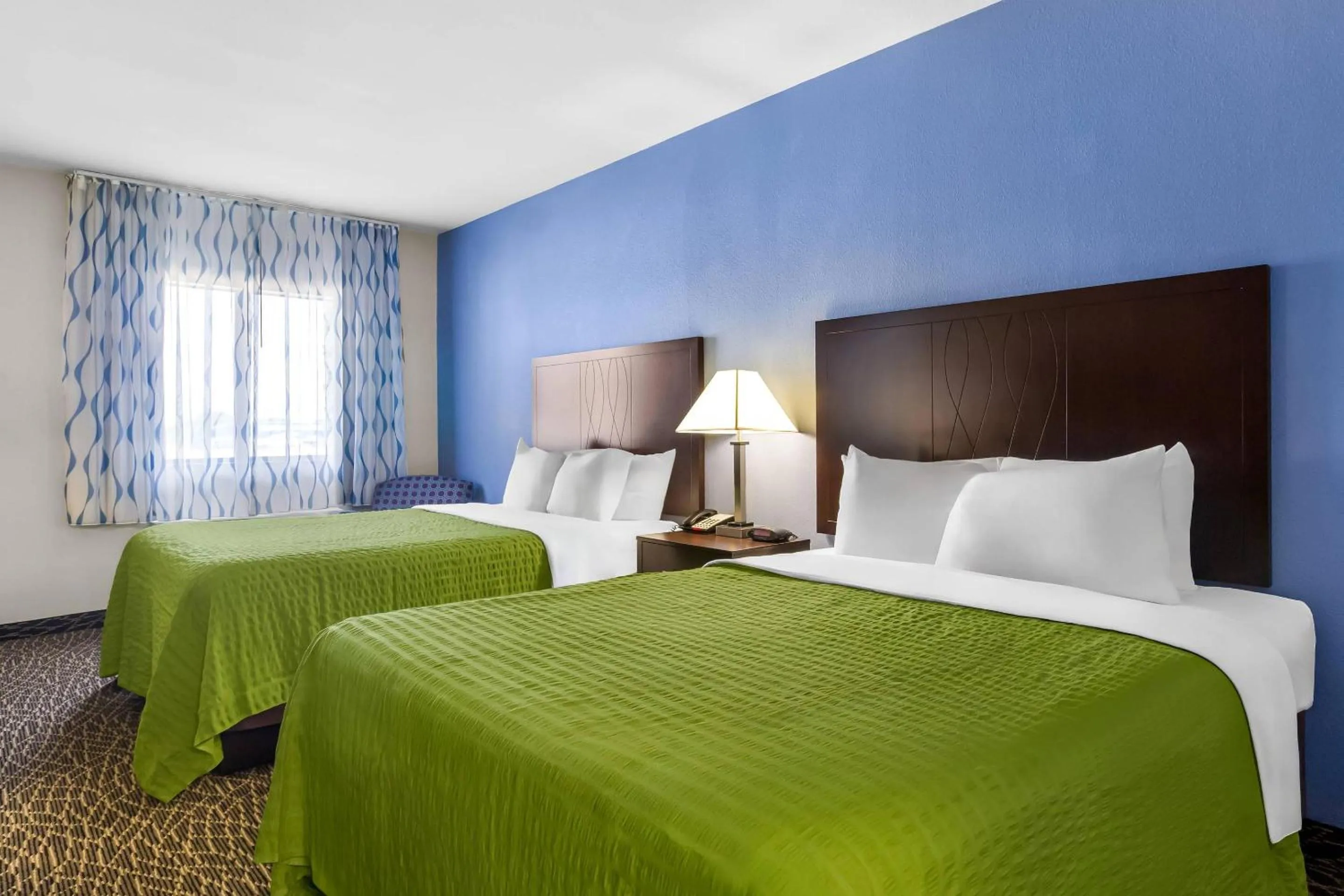 Bedroom, Bed in Econo Lodge