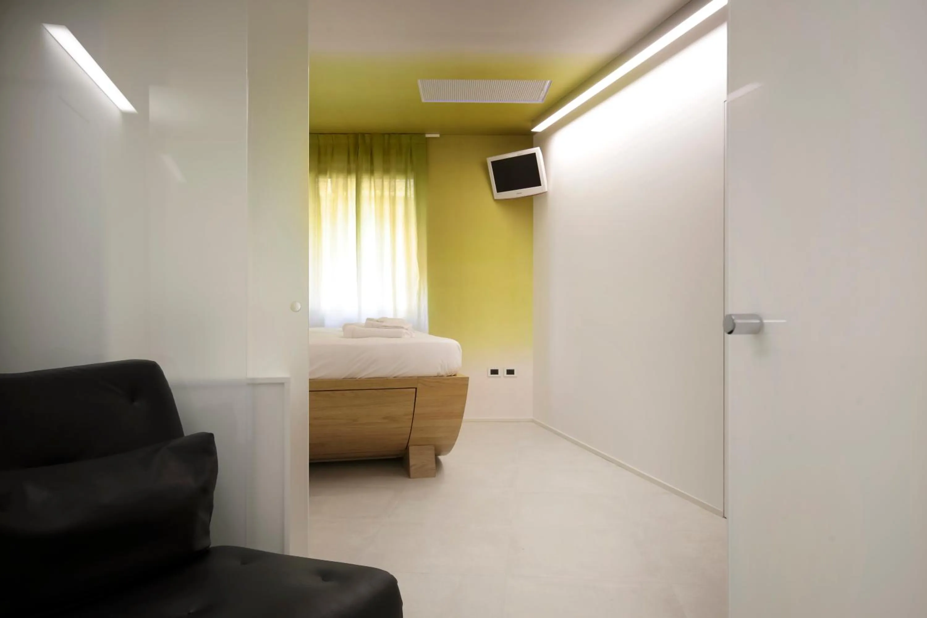 Decorative detail, Bed in La Loggia Historic Resort