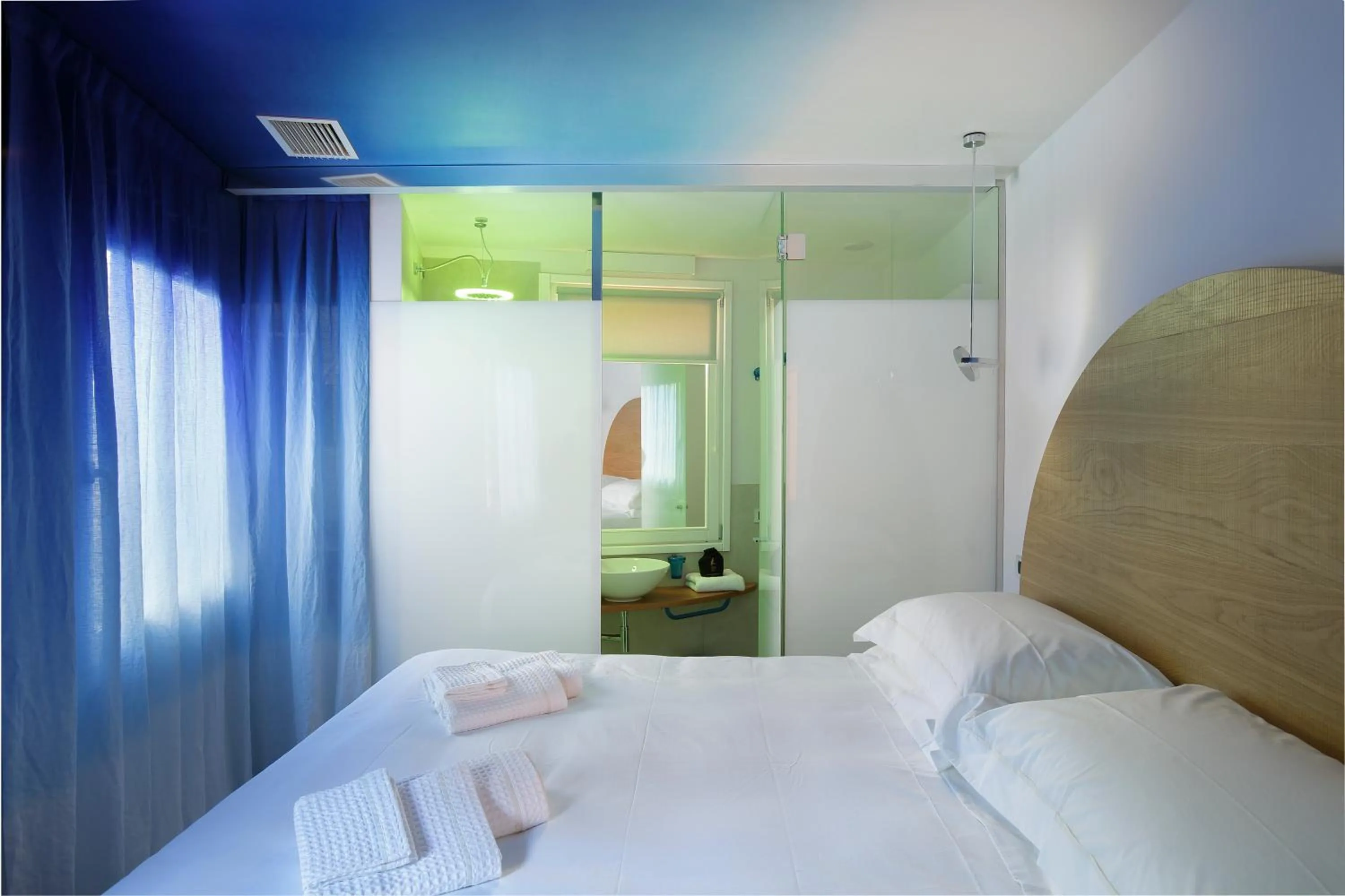 Photo of the whole room, Bed in La Loggia Historic Resort