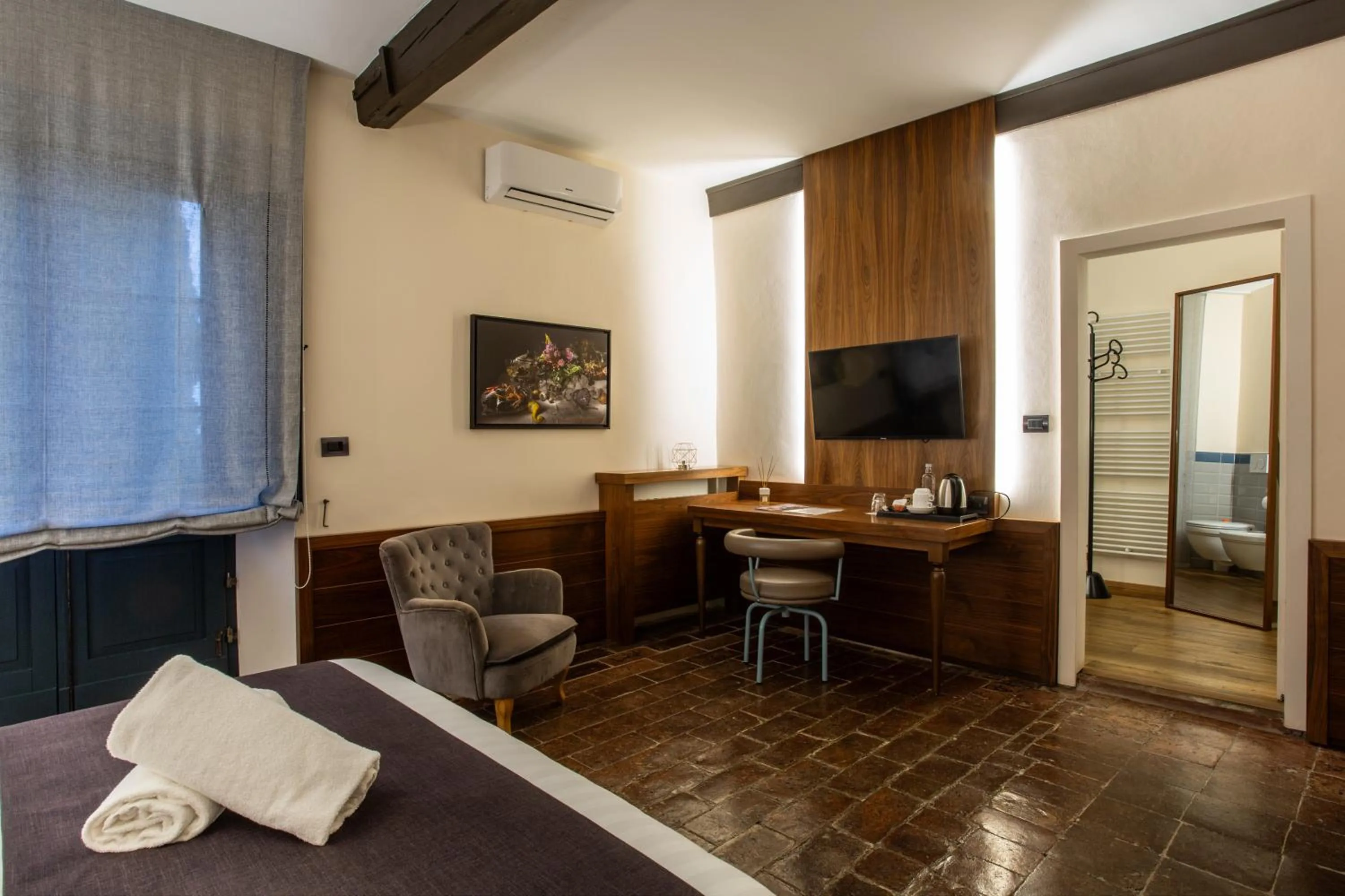 Photo of the whole room, Bed in La Loggia Historic Resort