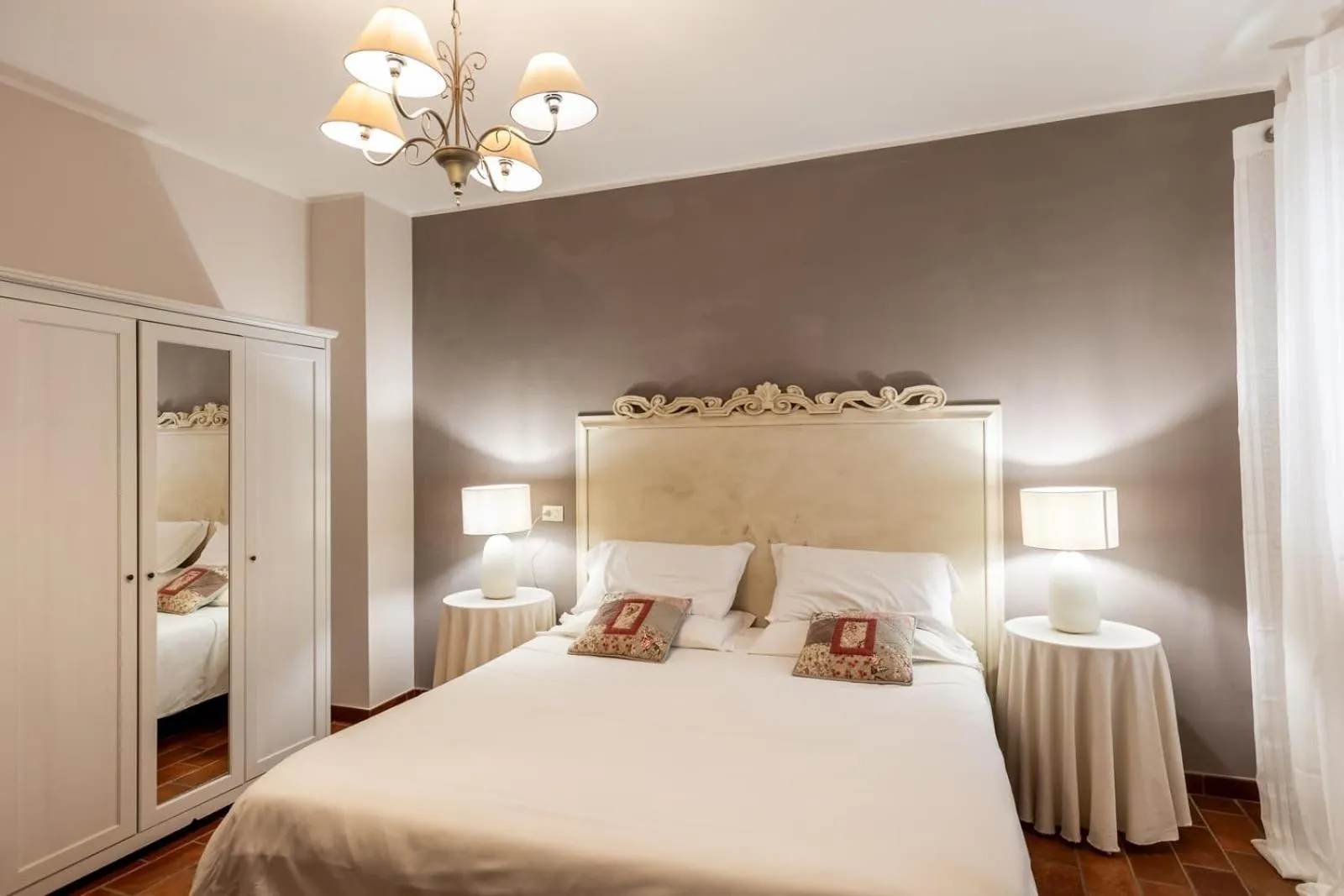 Photo of the whole room, Bed in La Loggia Historic Resort