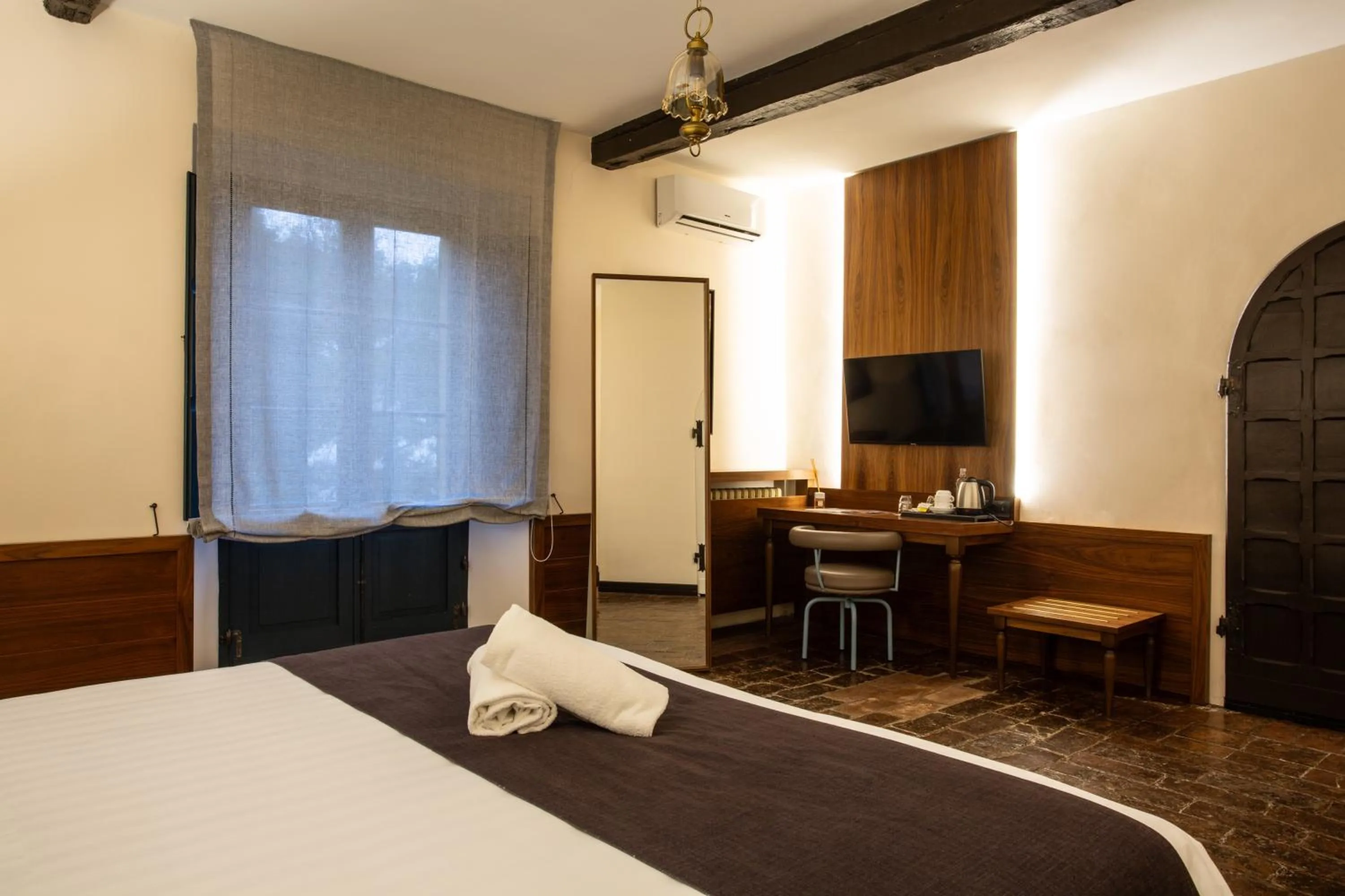 Photo of the whole room, Bed in La Loggia Historic Resort