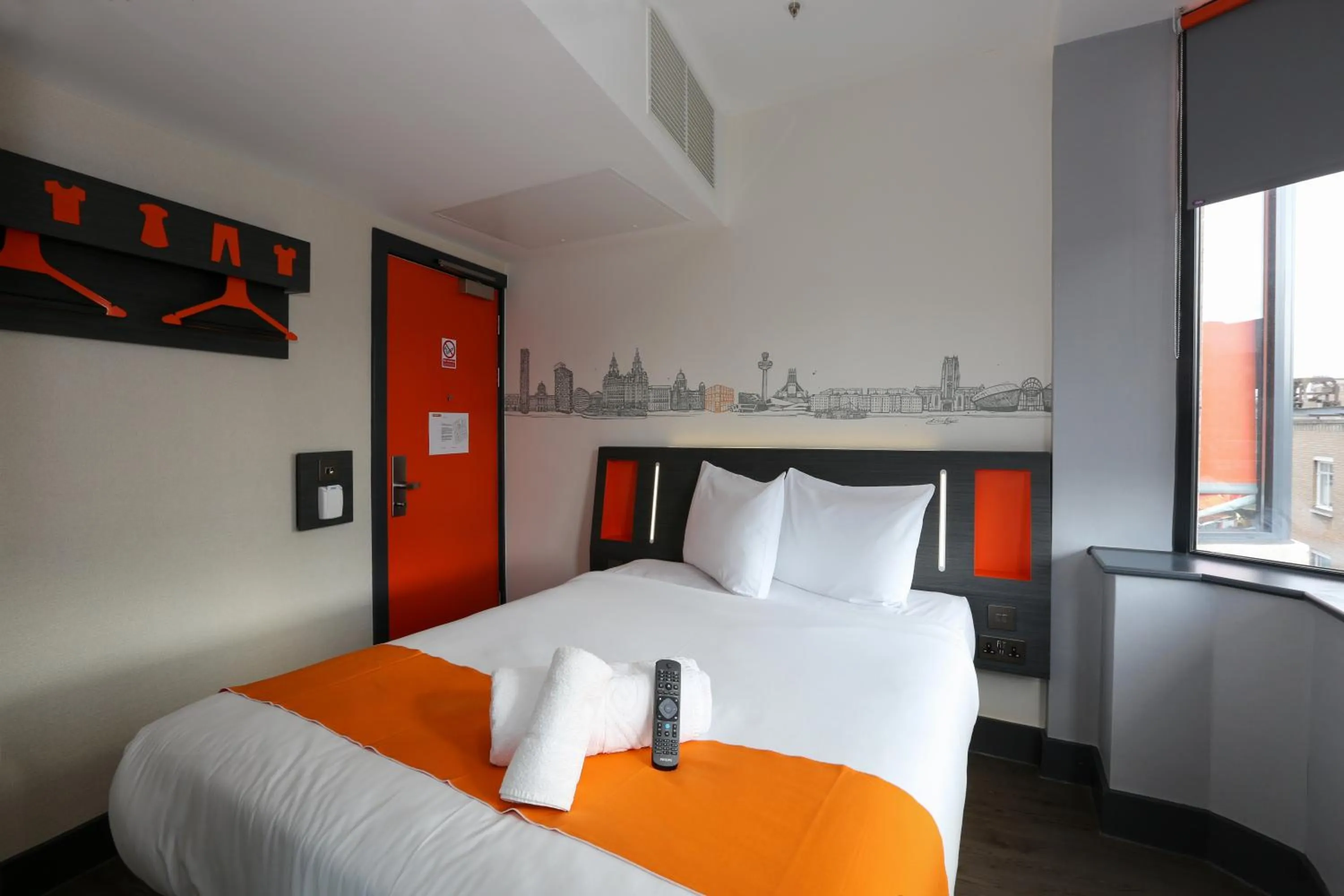 Bedroom, Bed in easyHotel Liverpool