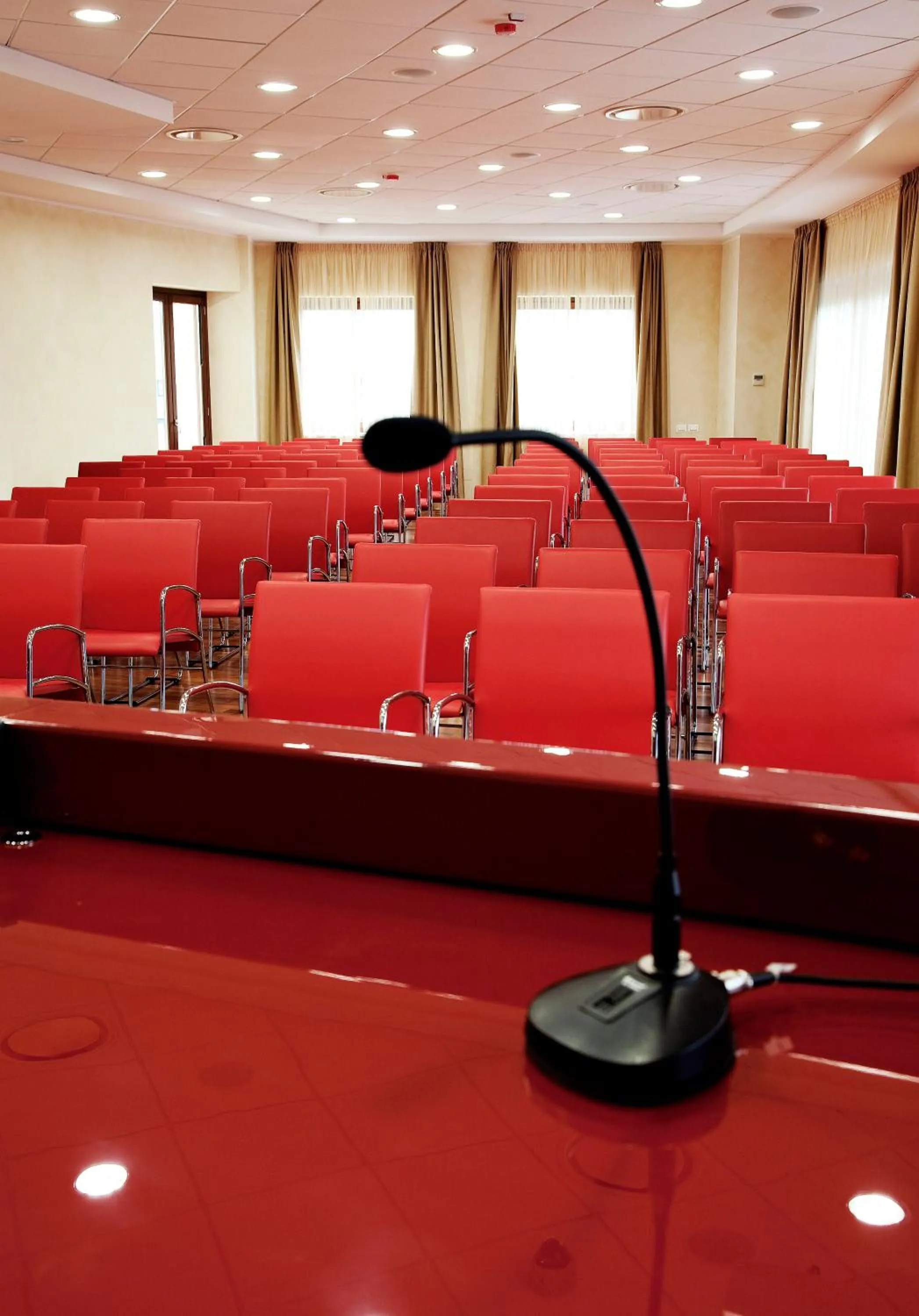 Business facilities in S Hotel