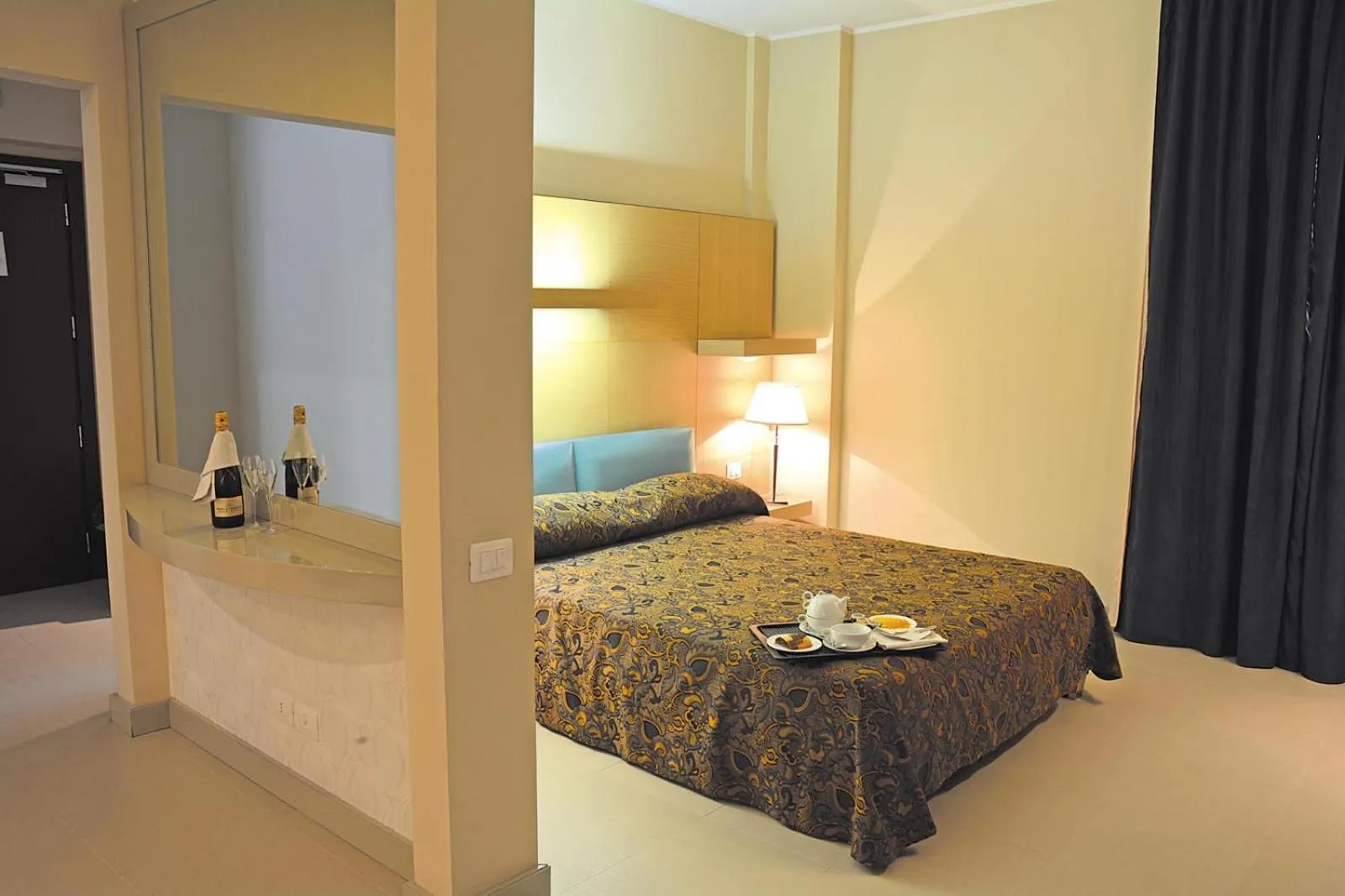 Photo of the whole room, Bed in S Hotel