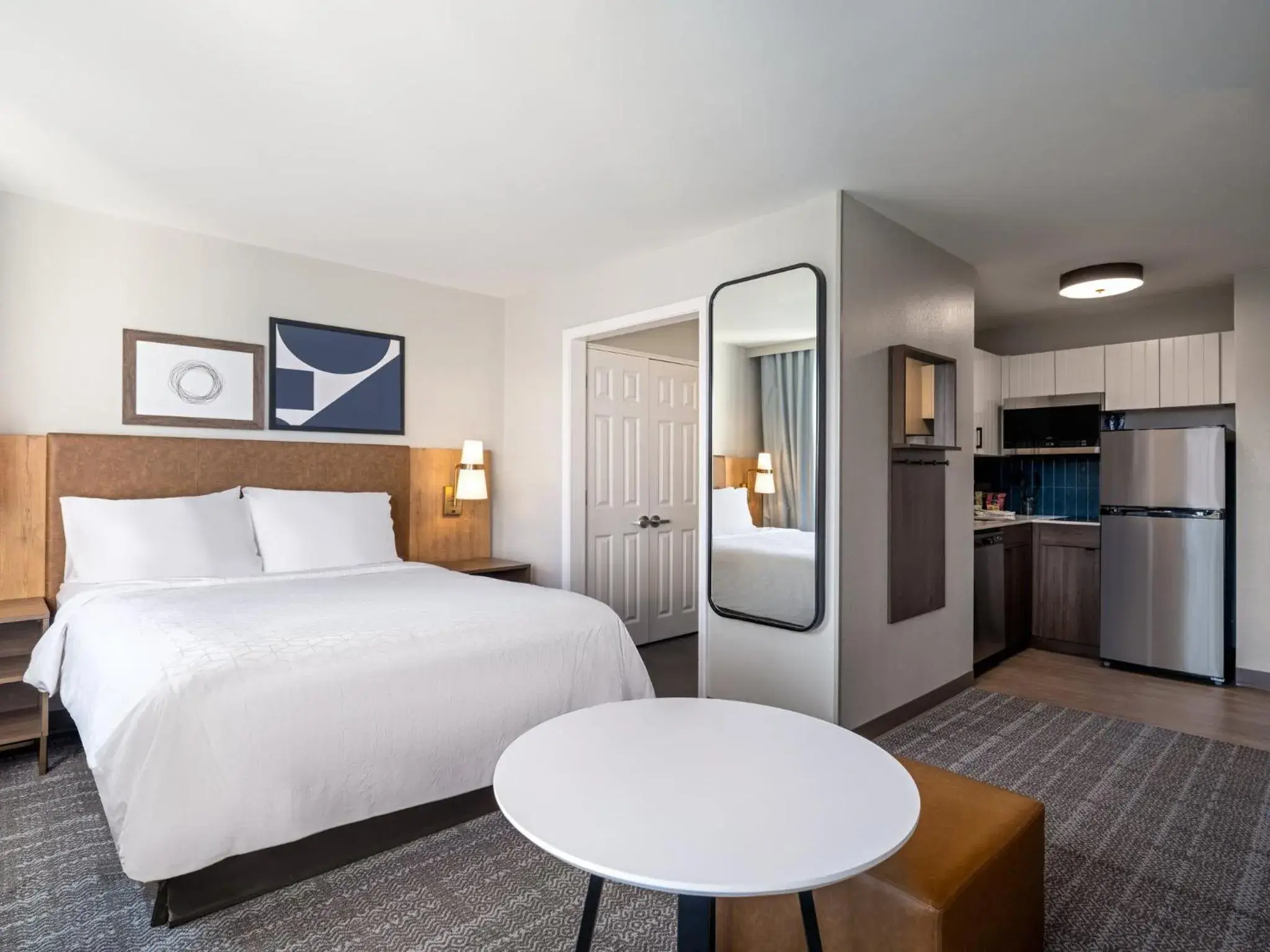 Queen Studio with River View in Staybridge Suites Rochester University by IHG Queen Studio with River View in Staybridge Suites Rochester University by IHG