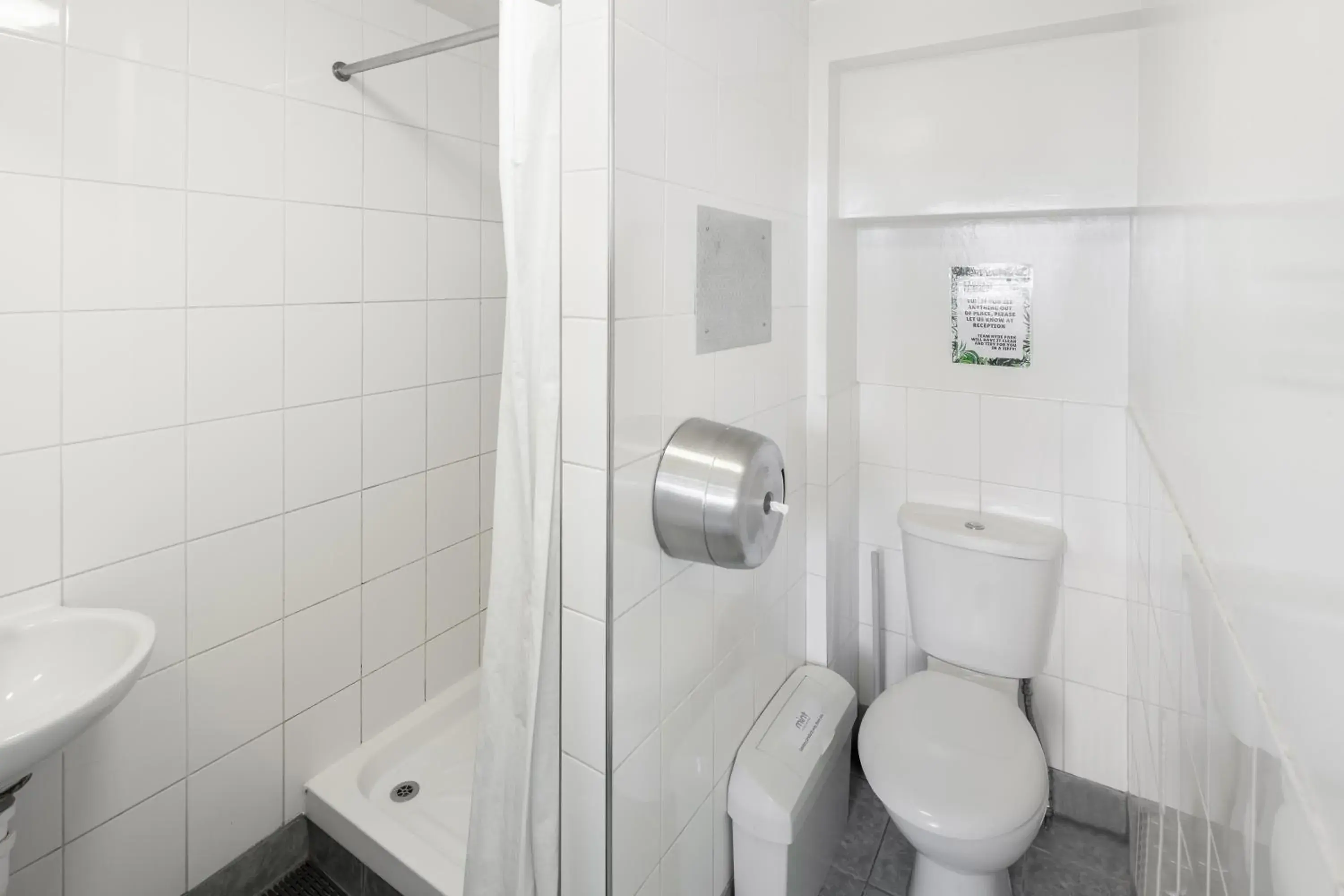 Bed in 10-Bed Female Dorm Ensuite in Astor Hyde Park Hostel Bed in 10-Bed Female Dorm Ensuite in Astor Hyde Park Hostel