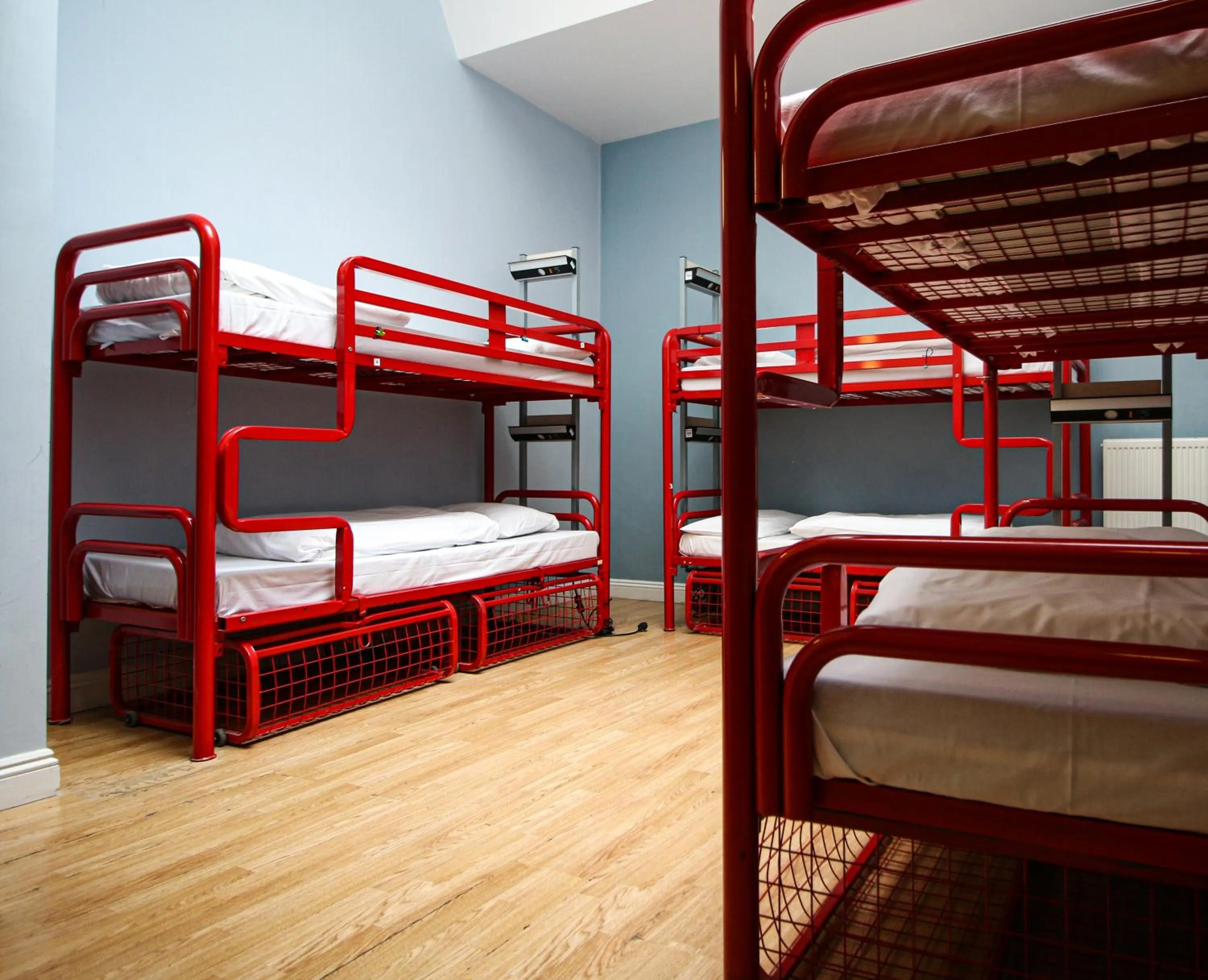 Bedroom, Bed in Astor Hyde Park Hostel