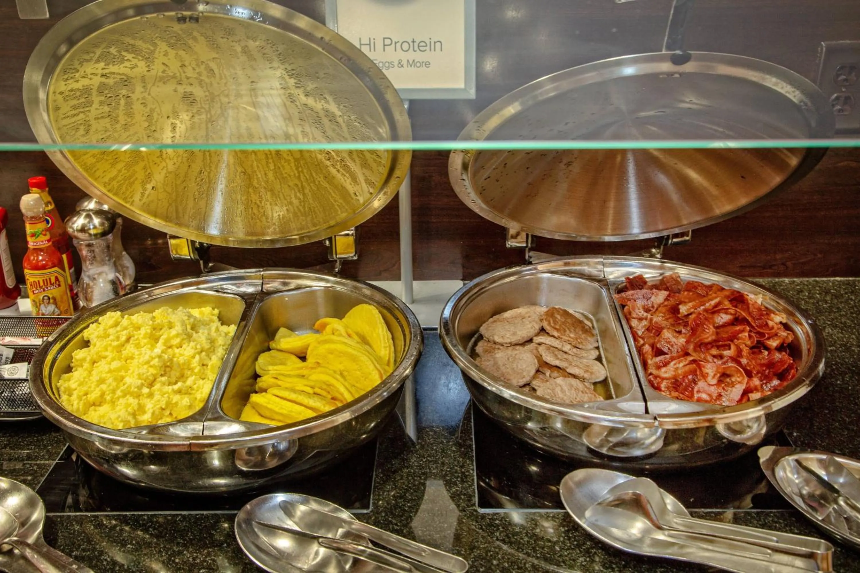 Breakfast in Fairfield Inn & Suites Memphis Southaven