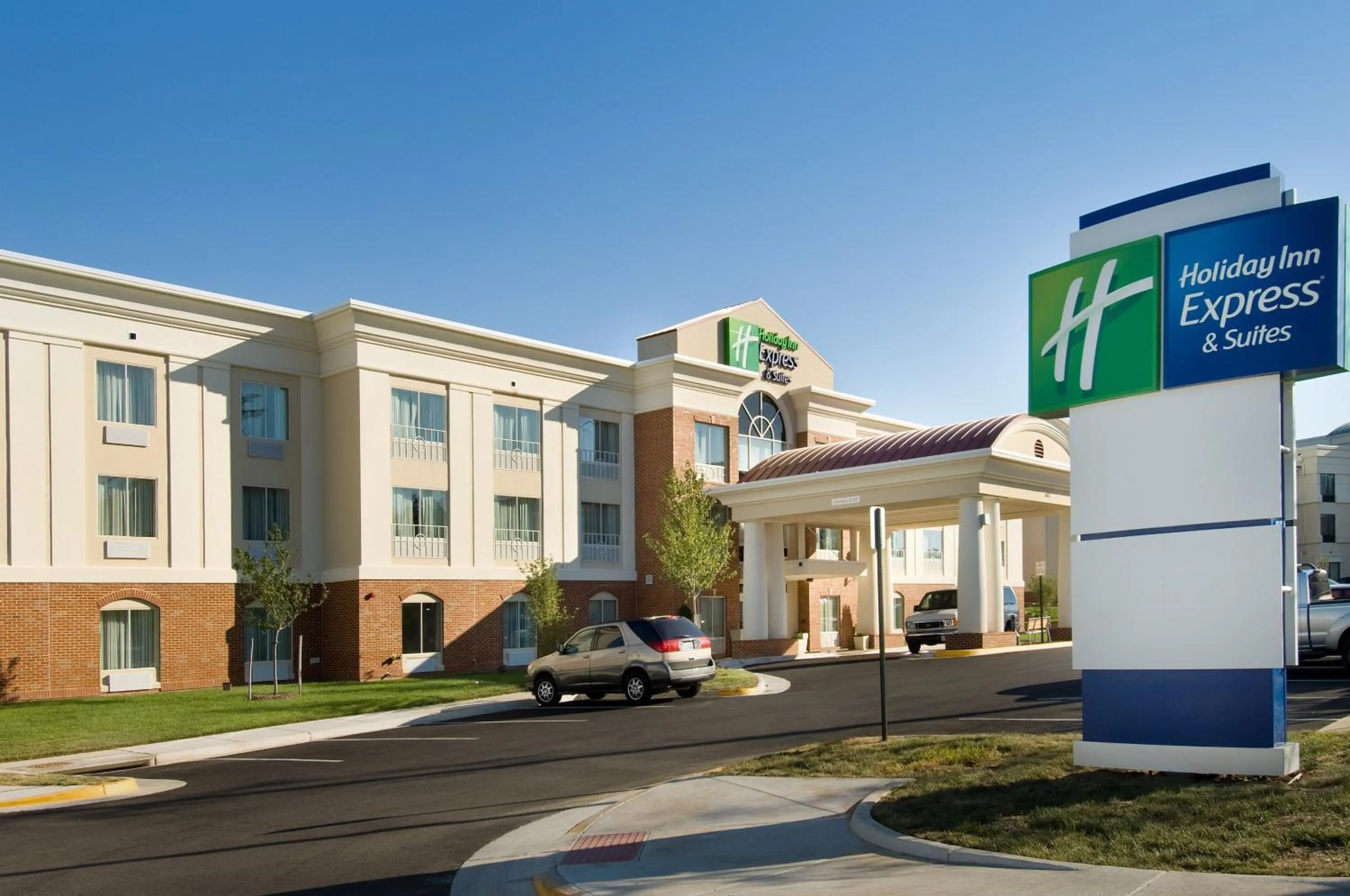 Property building in Holiday Inn Express & Suites Alexandria - Fort Belvoir by IHG