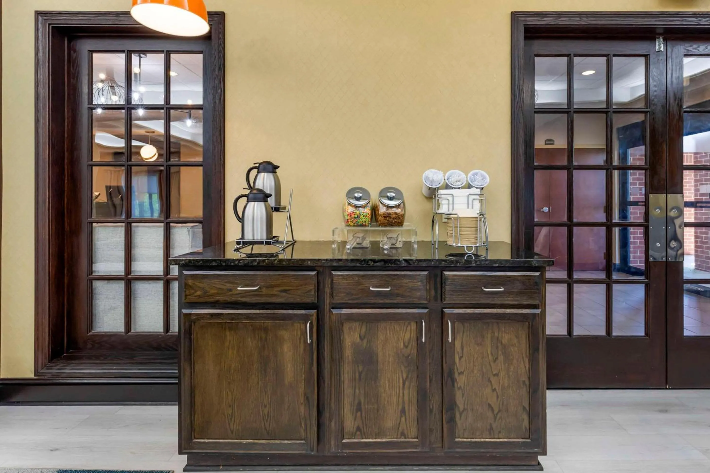 Breakfast in Comfort Inn & Suites Chestertown