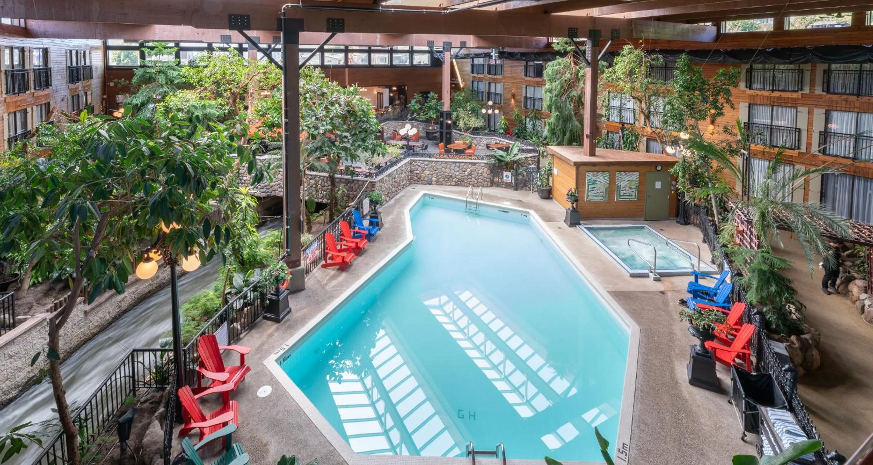 Swimming pool in Prestige Vernon Lodge