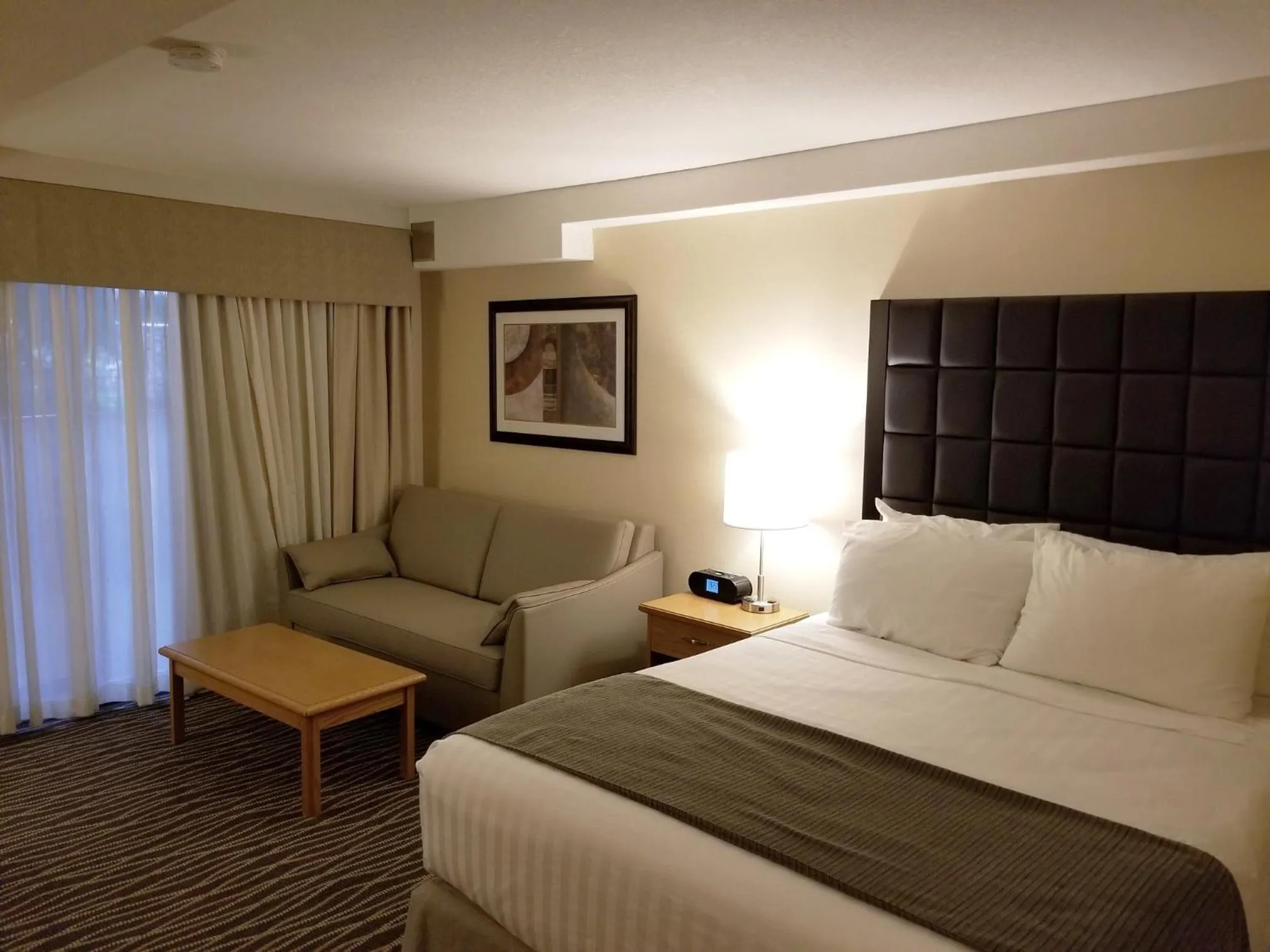 Bed in Prestige Vernon Lodge