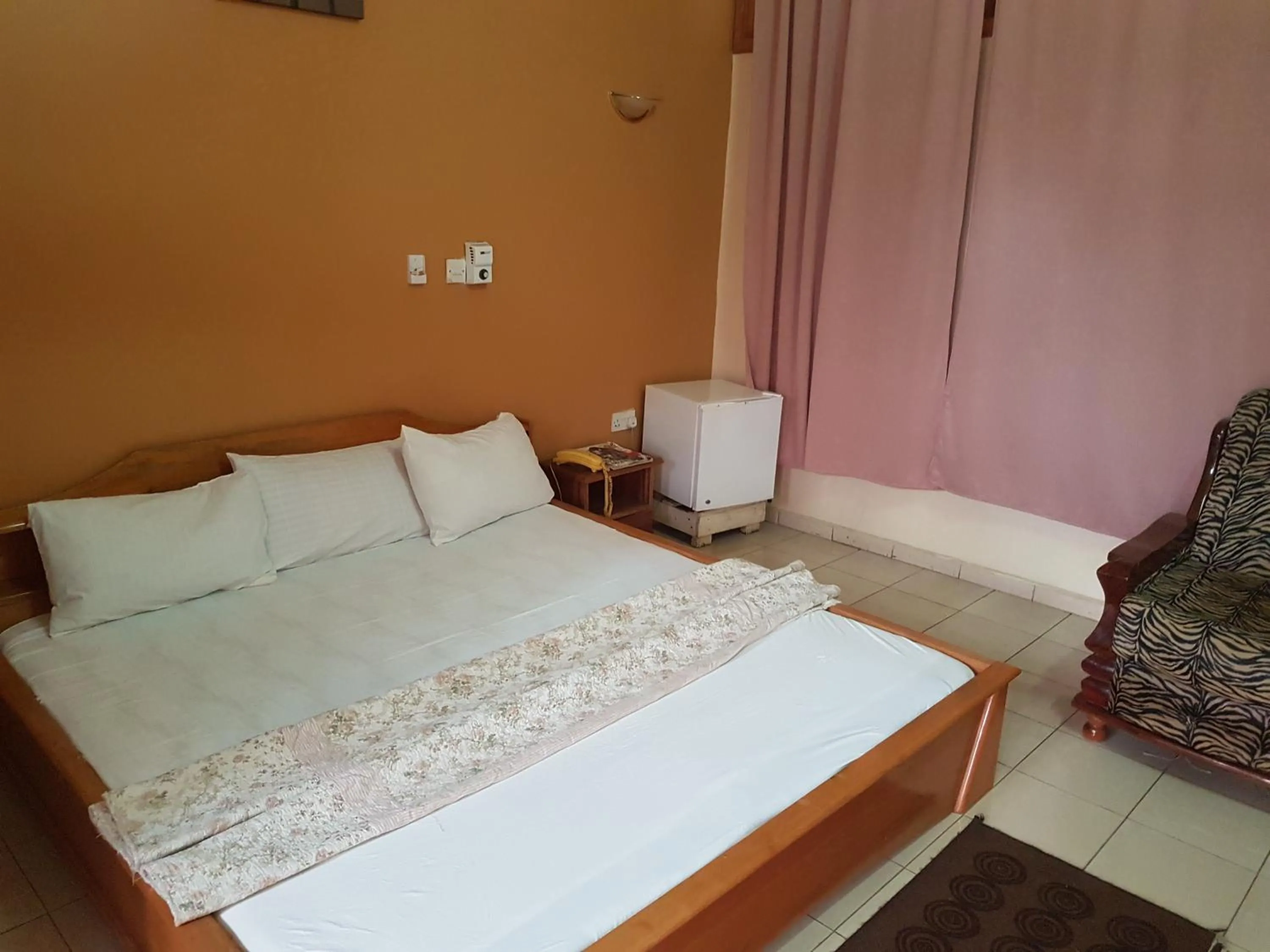 Bedroom in Queensland Hotel