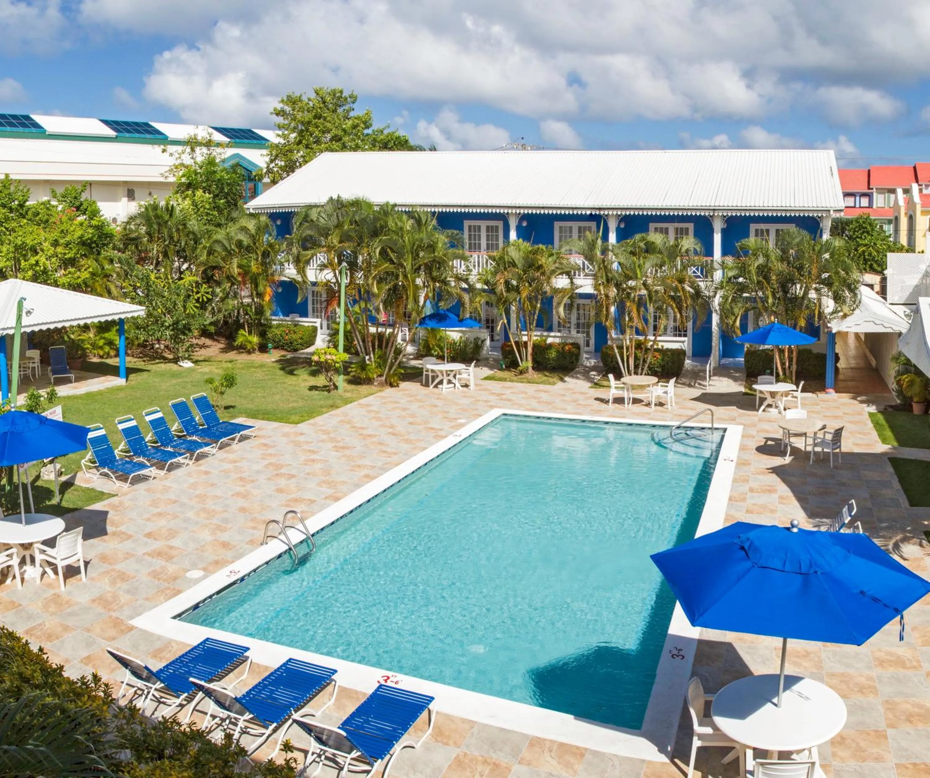 Swimming pool in Bay Gardens Inn