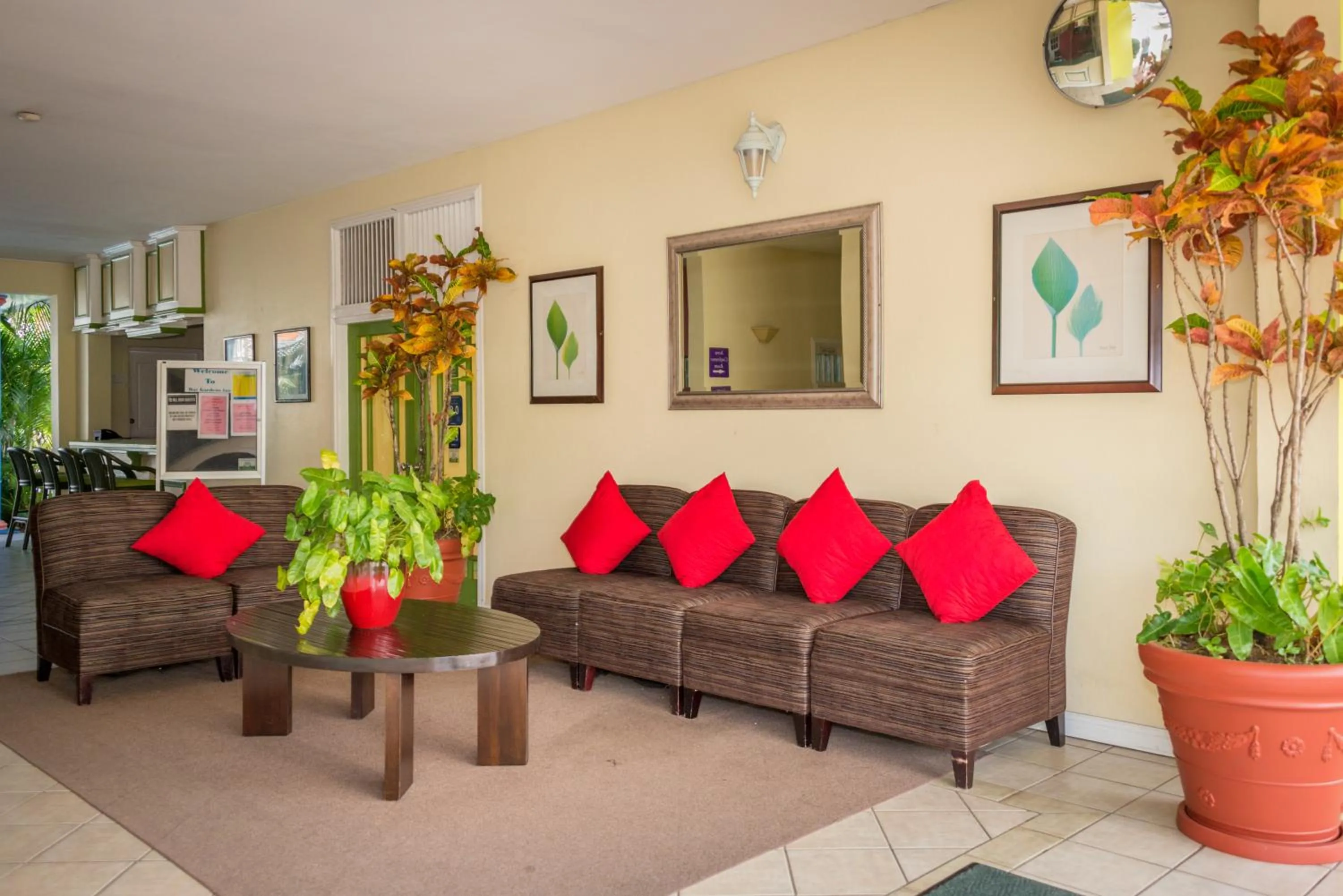 Lobby or reception in Bay Gardens Inn