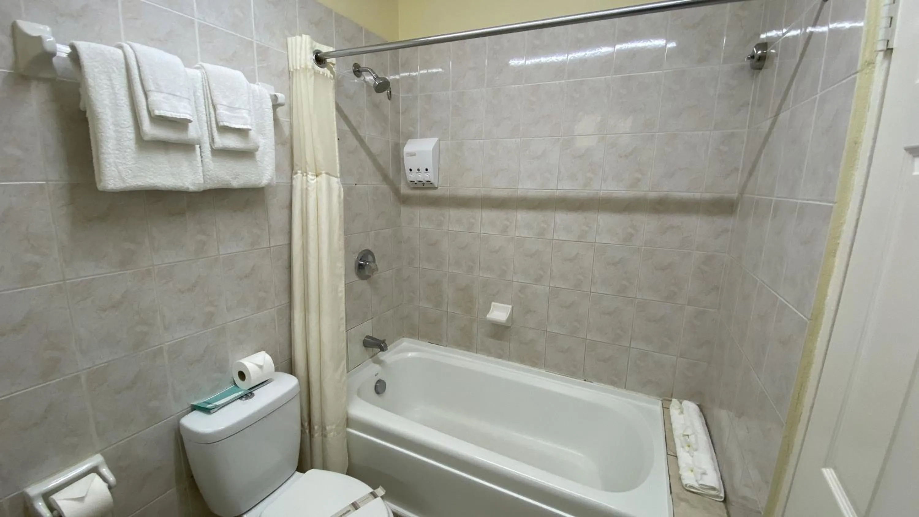 Bathroom in Bay Gardens Inn