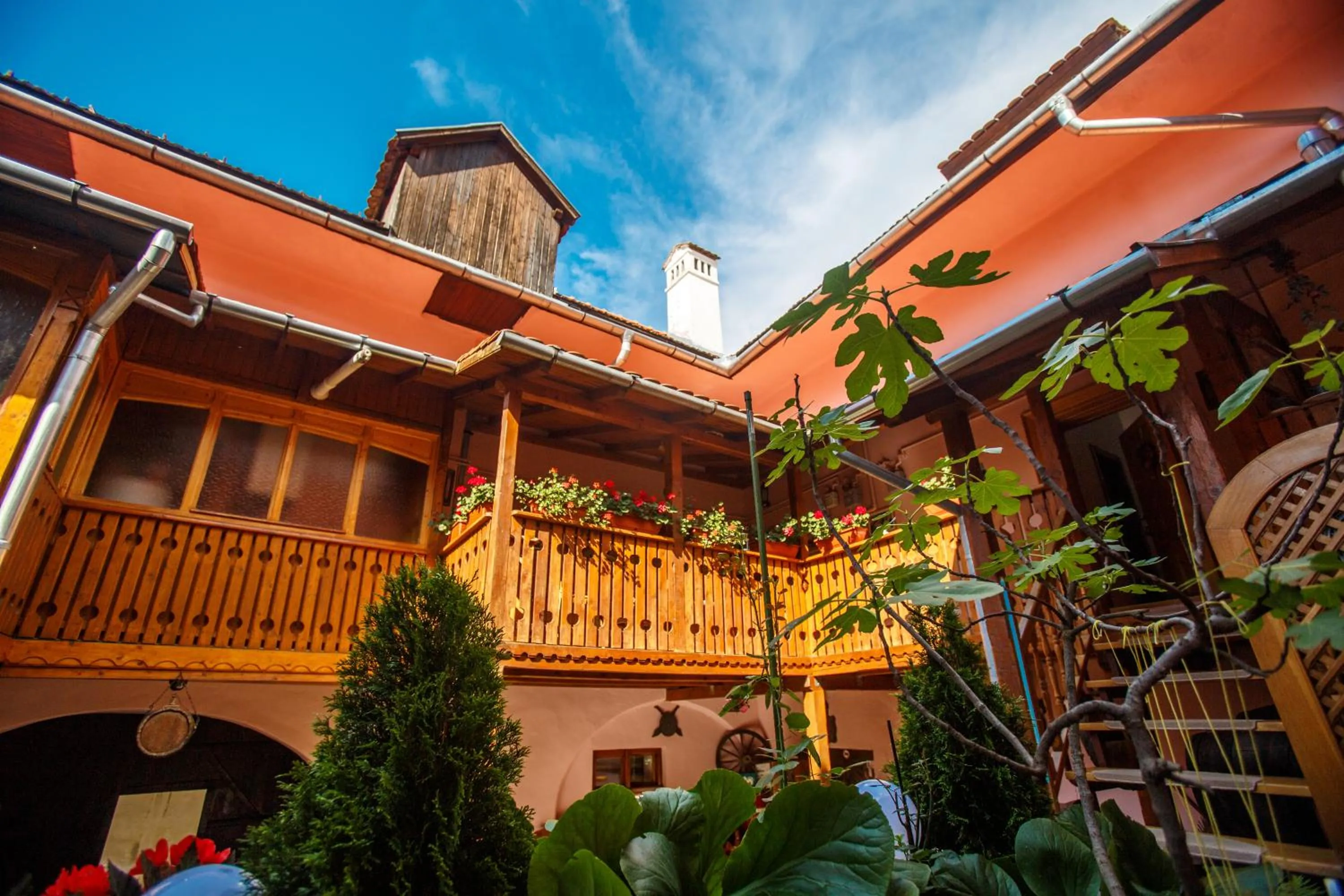 Property building in La Teo Pensiune si Pivnita